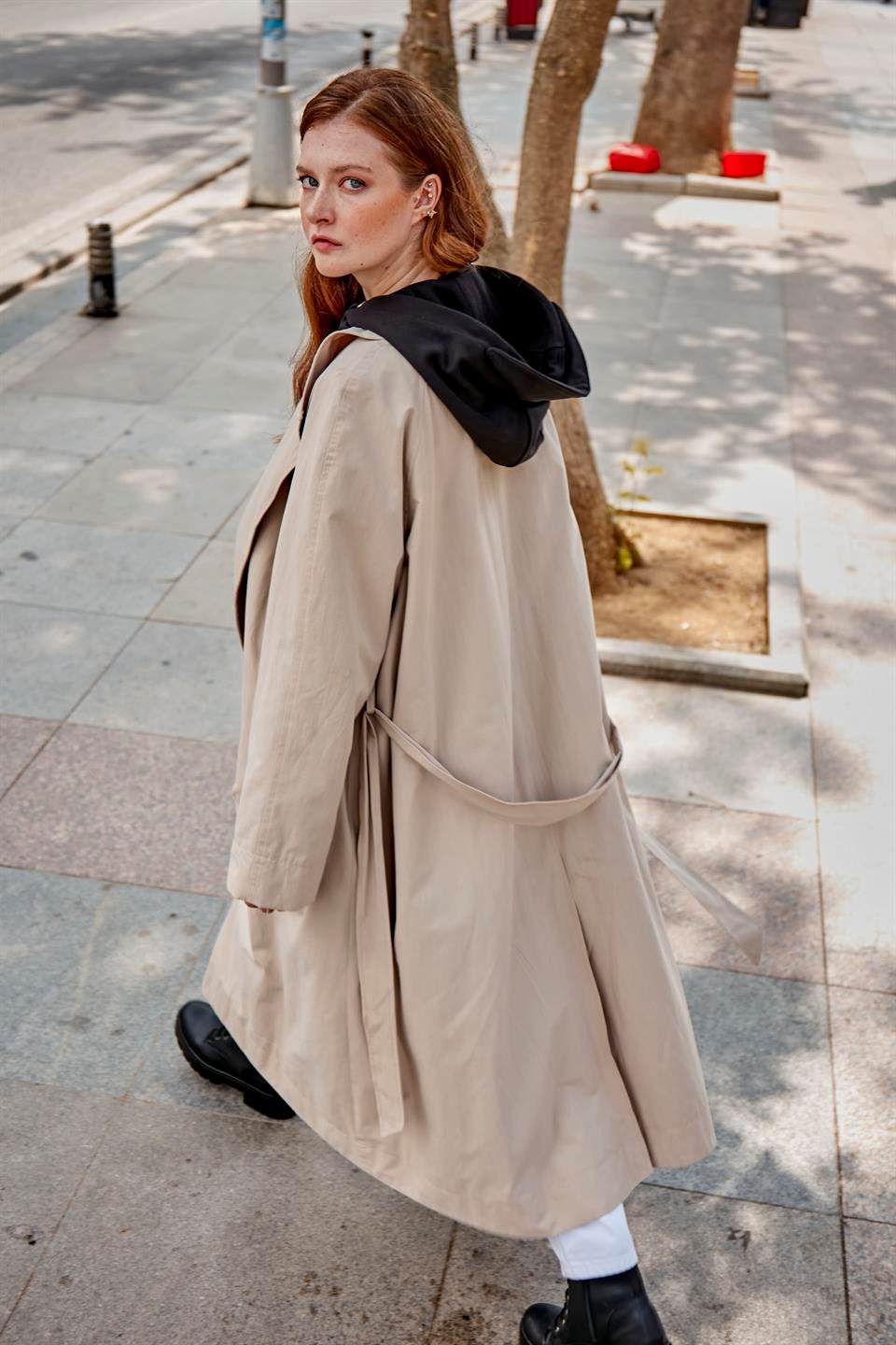 Bej Oversize Desenli Astar Detaylı Kemerli Trençkot