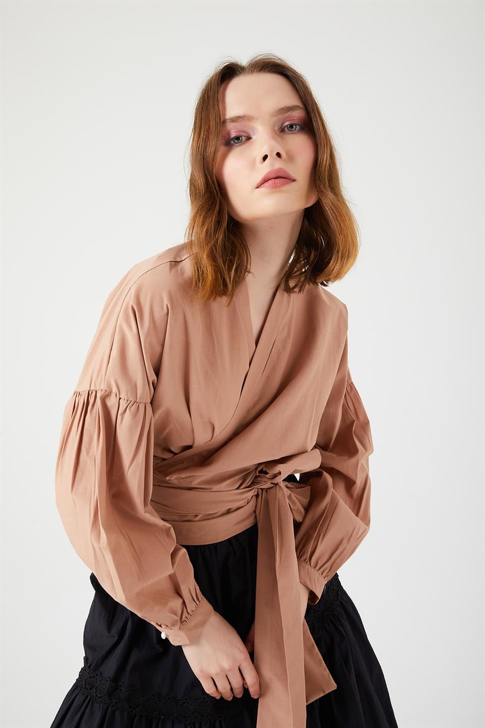 CAMEL BELDEN BAĞLAMALI POPLİN GÖMLEK