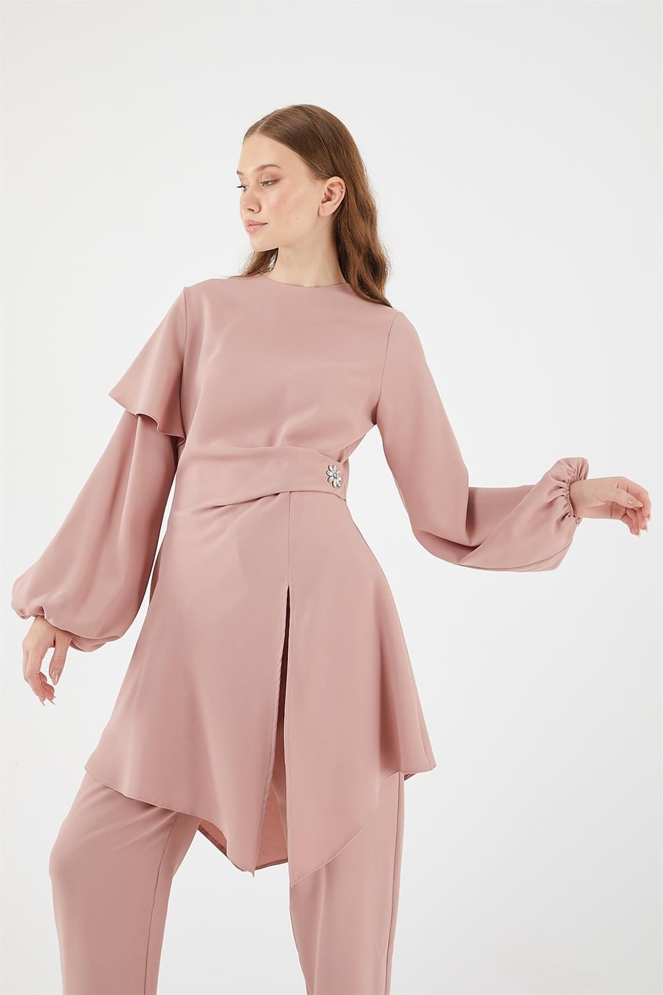 PEMBE VOLANLI KOL KESİK DETAYLI PANTOLON TAKIM