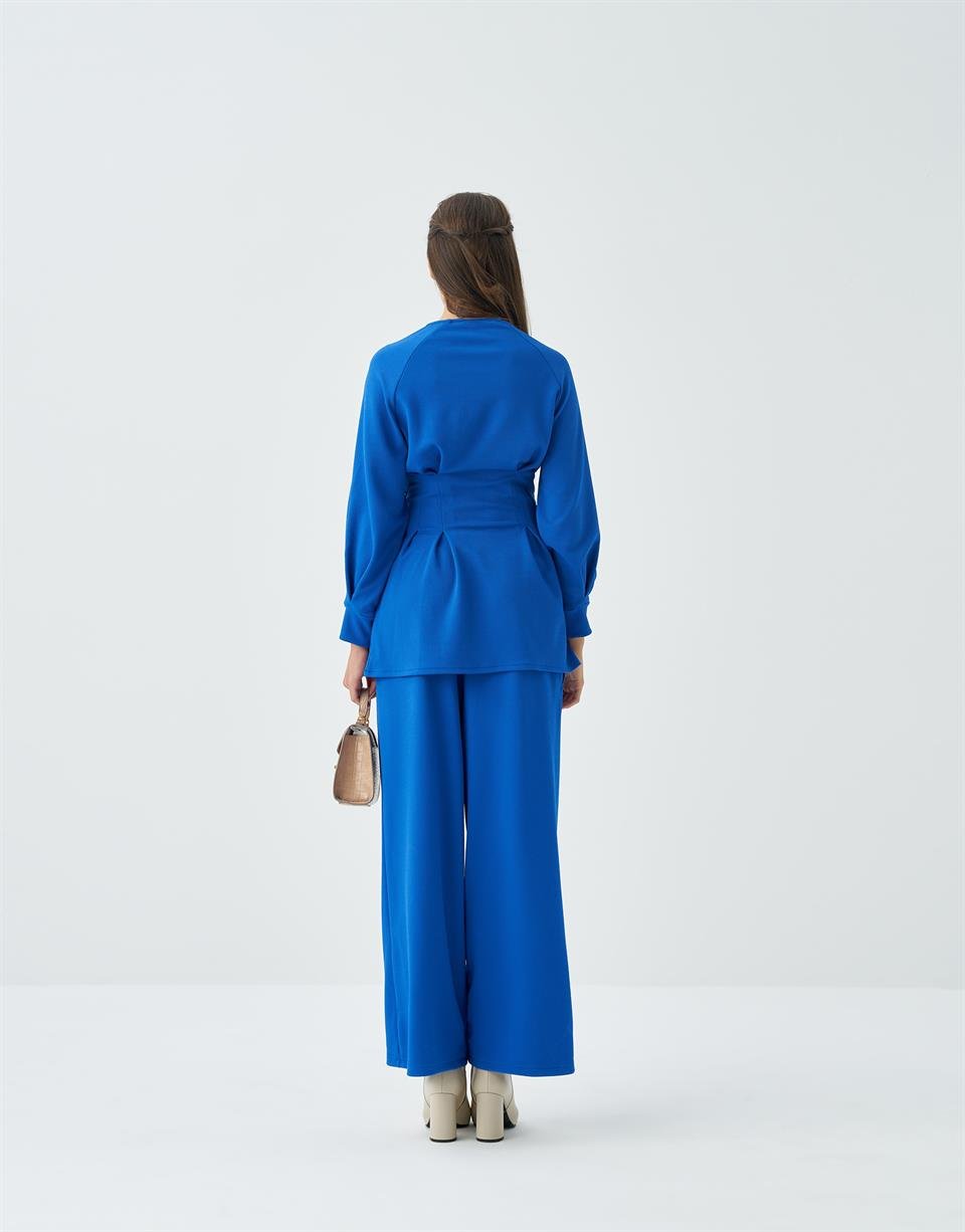 SAKS BELDEN OTURTMALI PİLELİ PANTOLONLU TAKIM