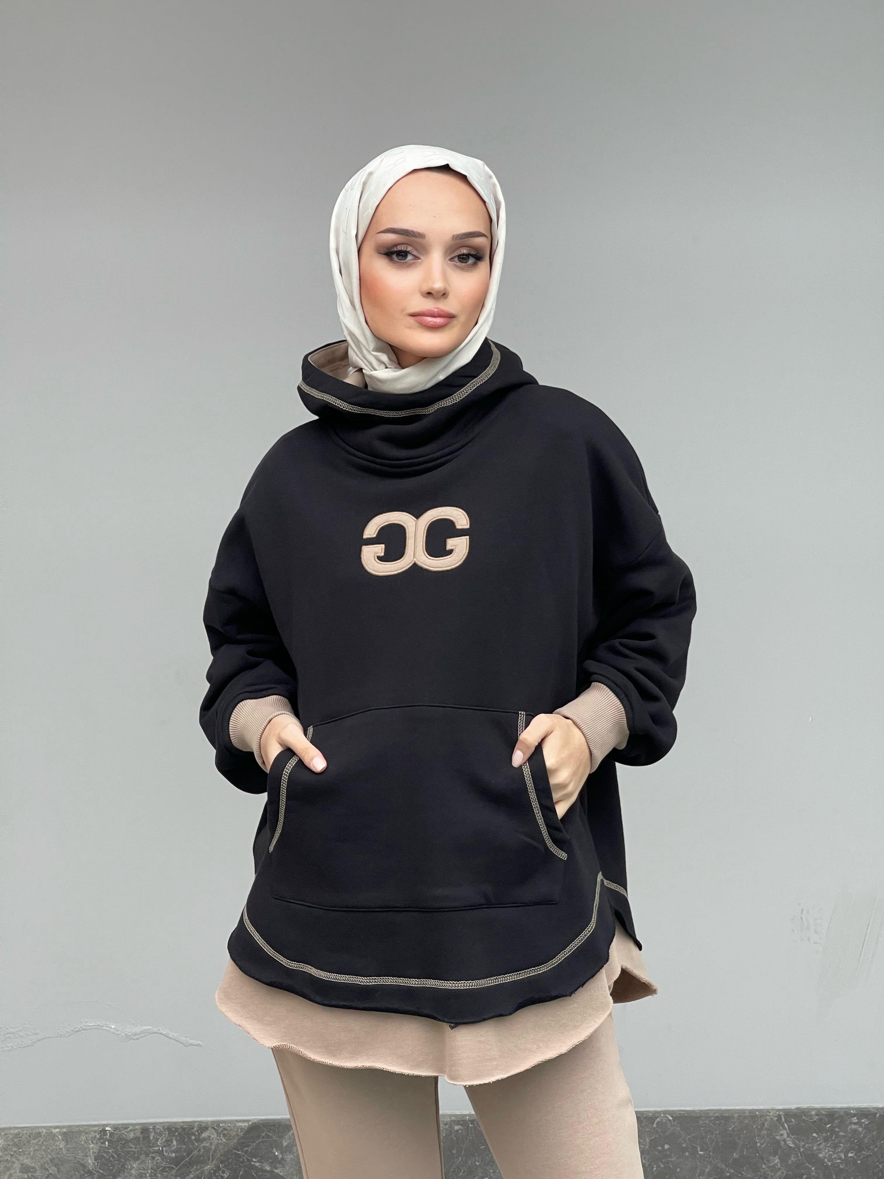 Siyah Kapüşonlu Nakış Detaylı Kanguru Cepli Sweat