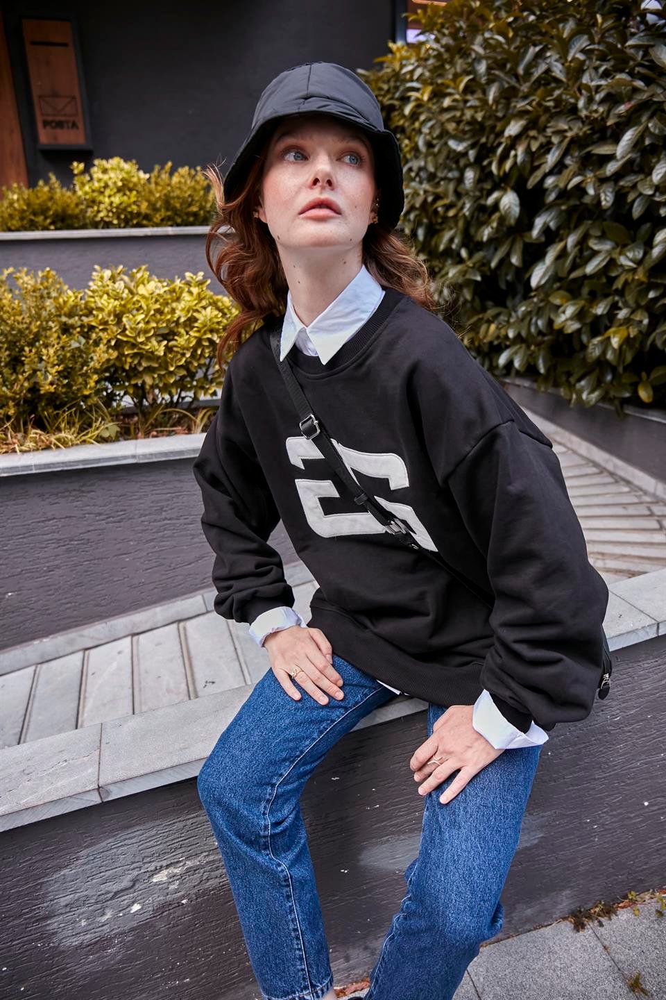 Siyah Nakışlı Garzia Sweatshirt