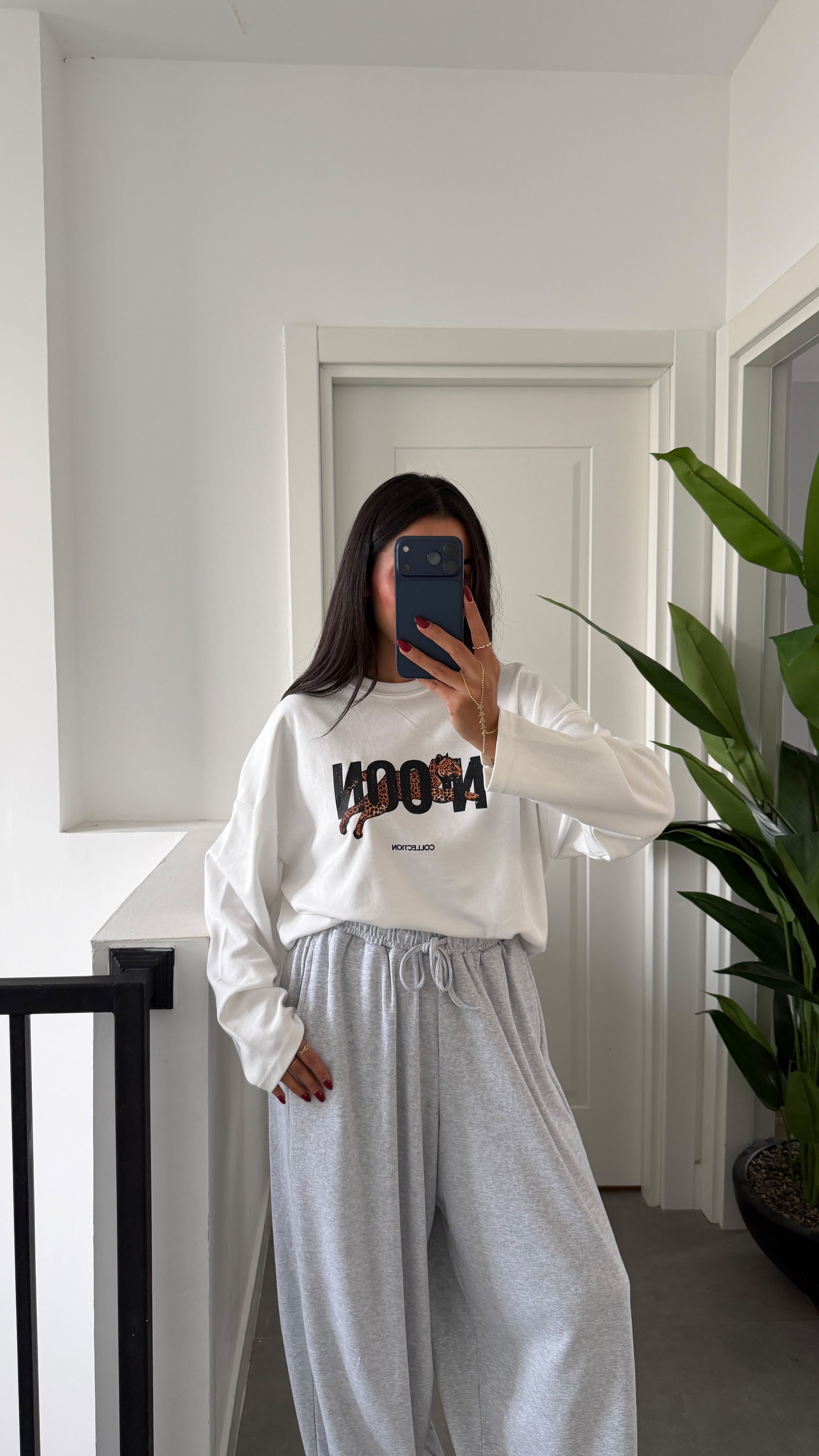 Açık Ekru Kaplan Baskılı Sweatshirt