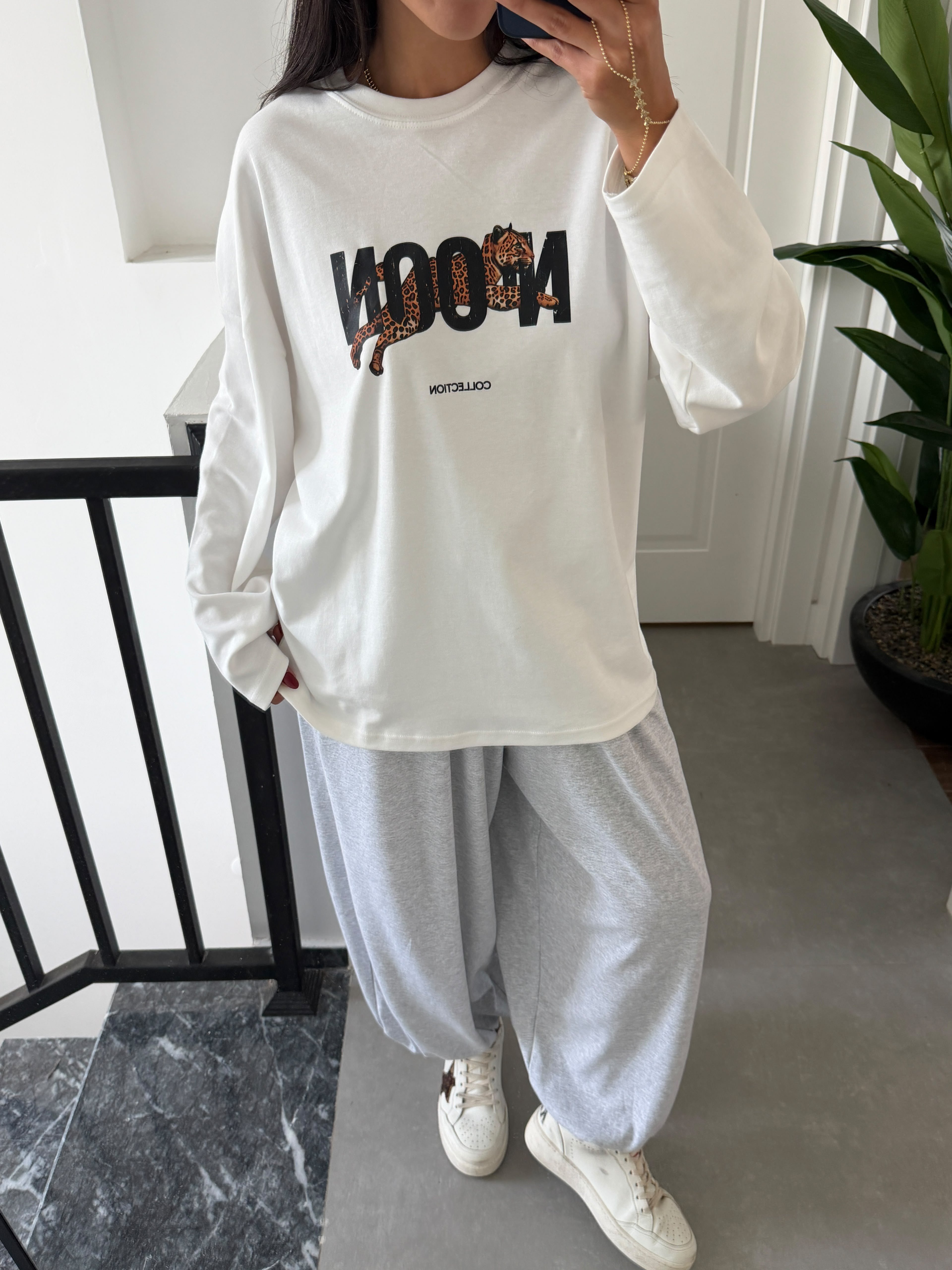 Açık Ekru Kaplan Baskılı Sweatshirt