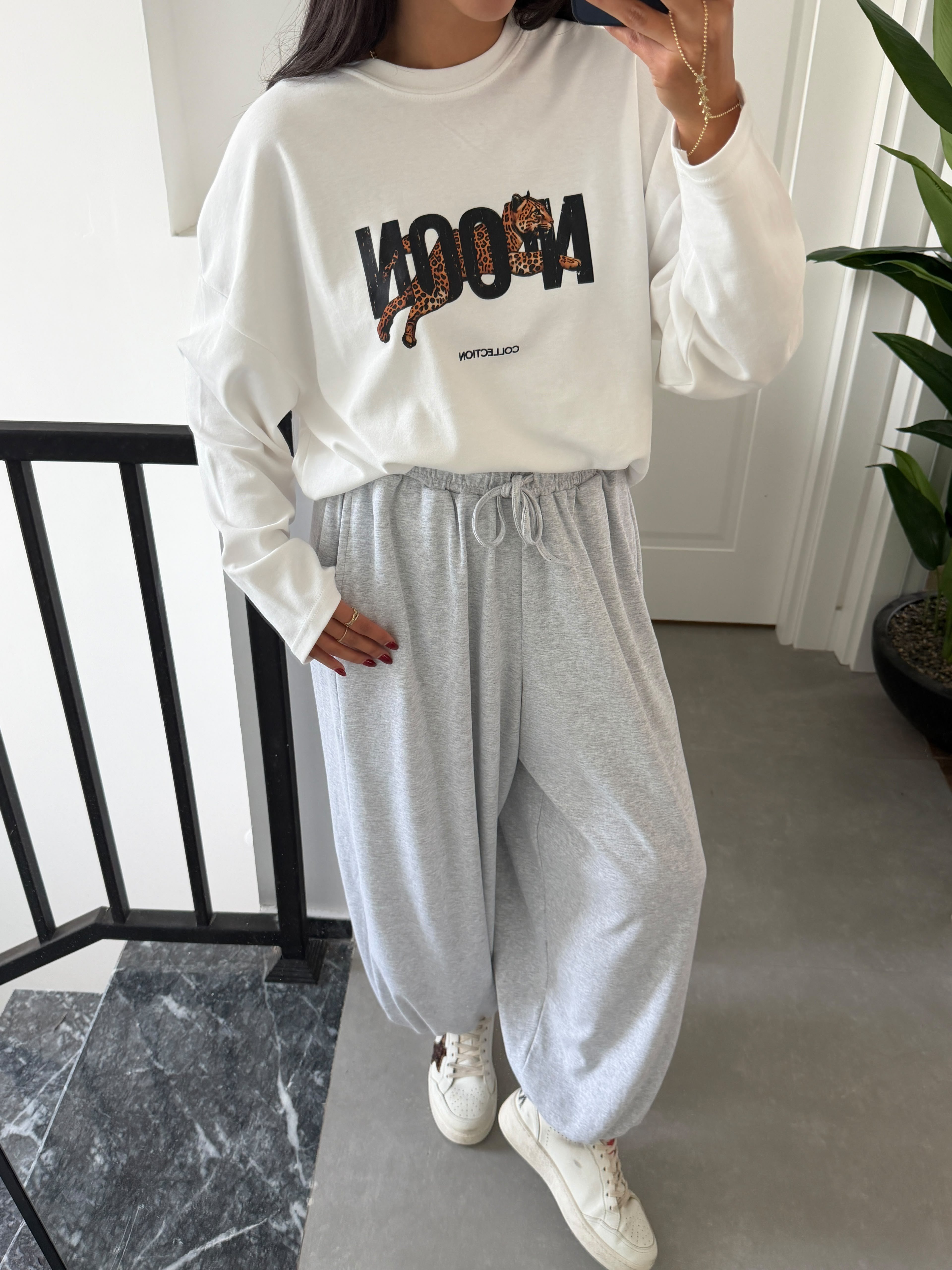 Açık Ekru Kaplan Baskılı Sweatshirt