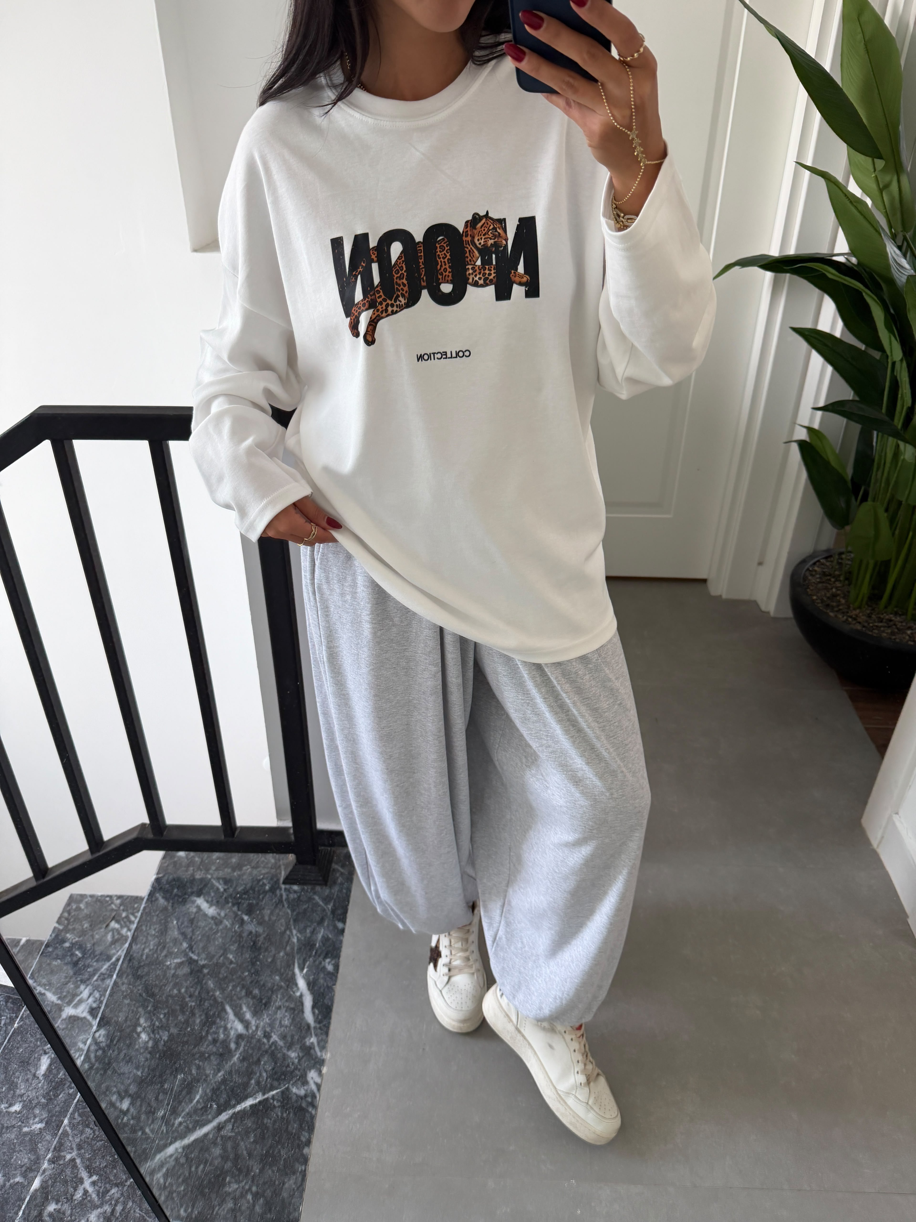 Açık Ekru Kaplan Baskılı Sweatshirt