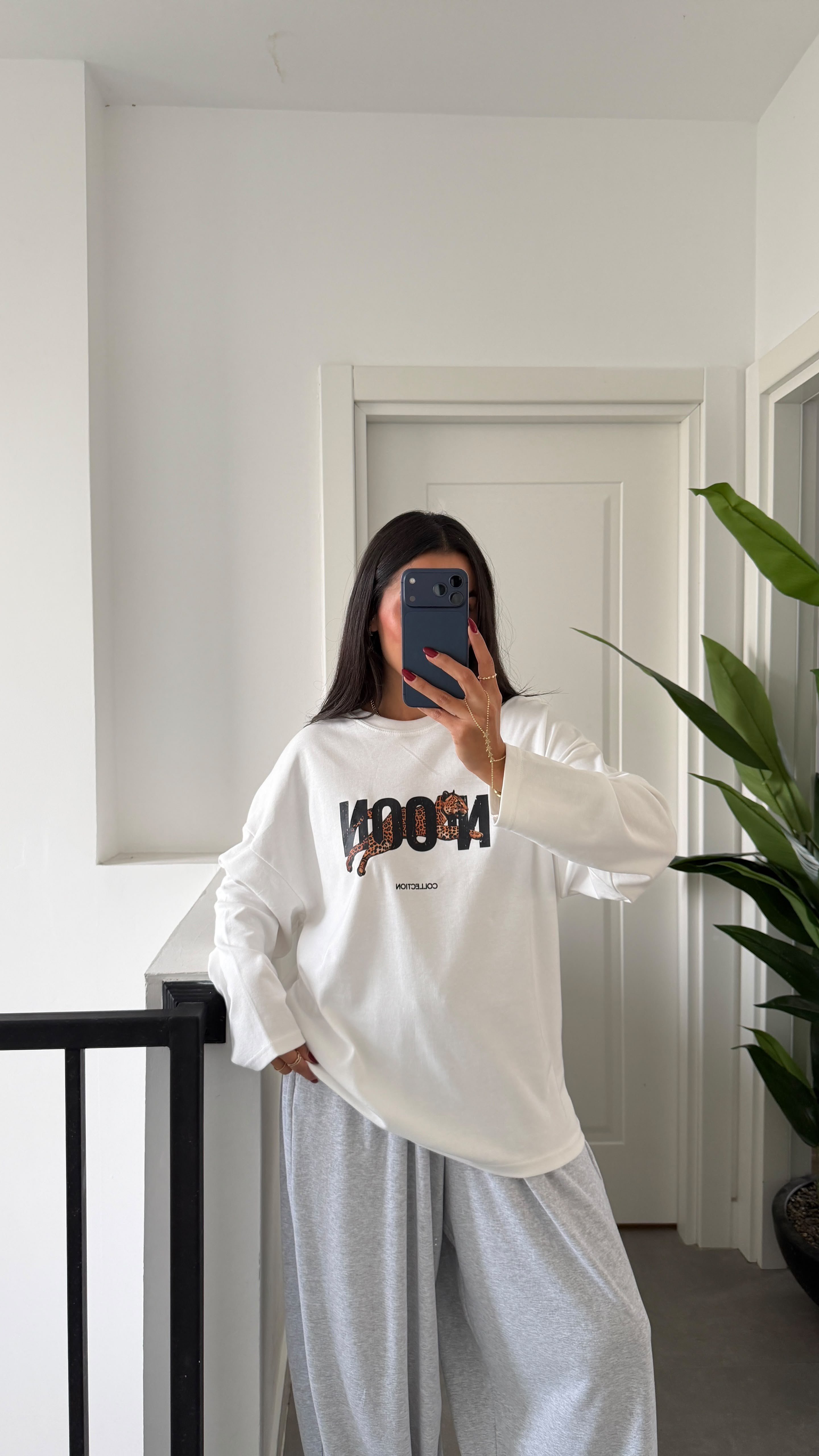 Açık Ekru Kaplan Baskılı Sweatshirt