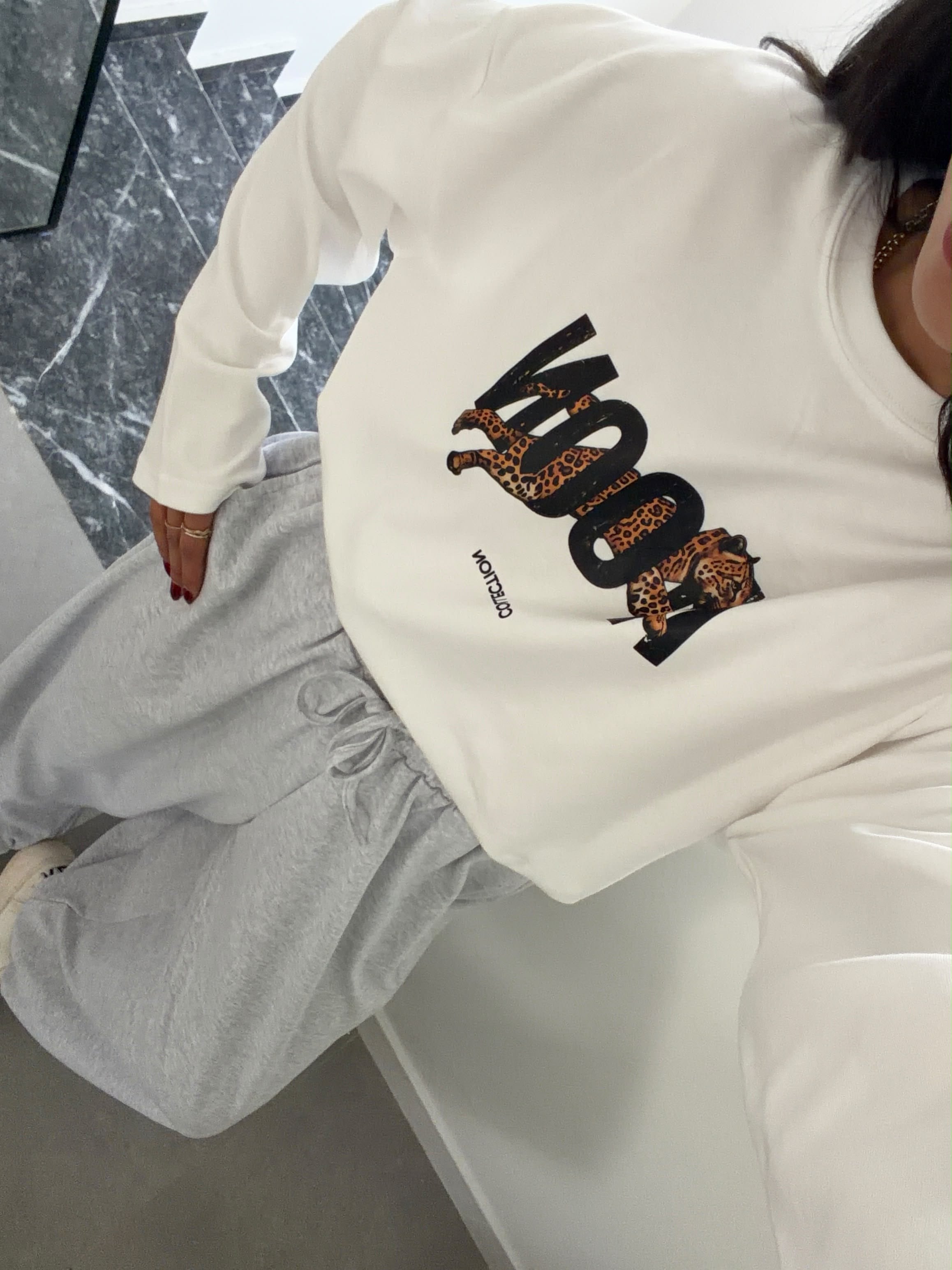 Açık Ekru Kaplan Baskılı Sweatshirt