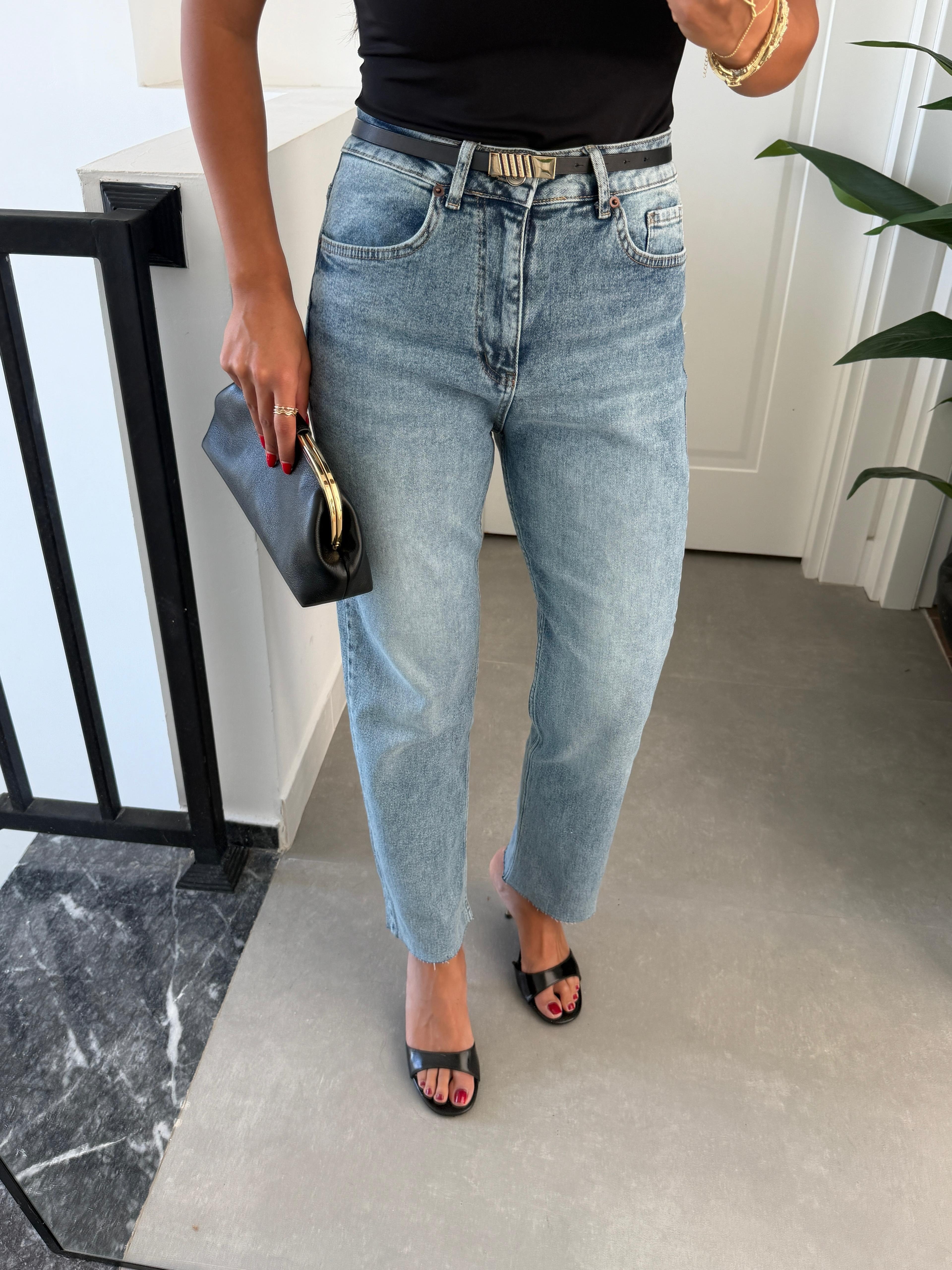 Açık Mavi Boyfit Kesik Paça Jean
