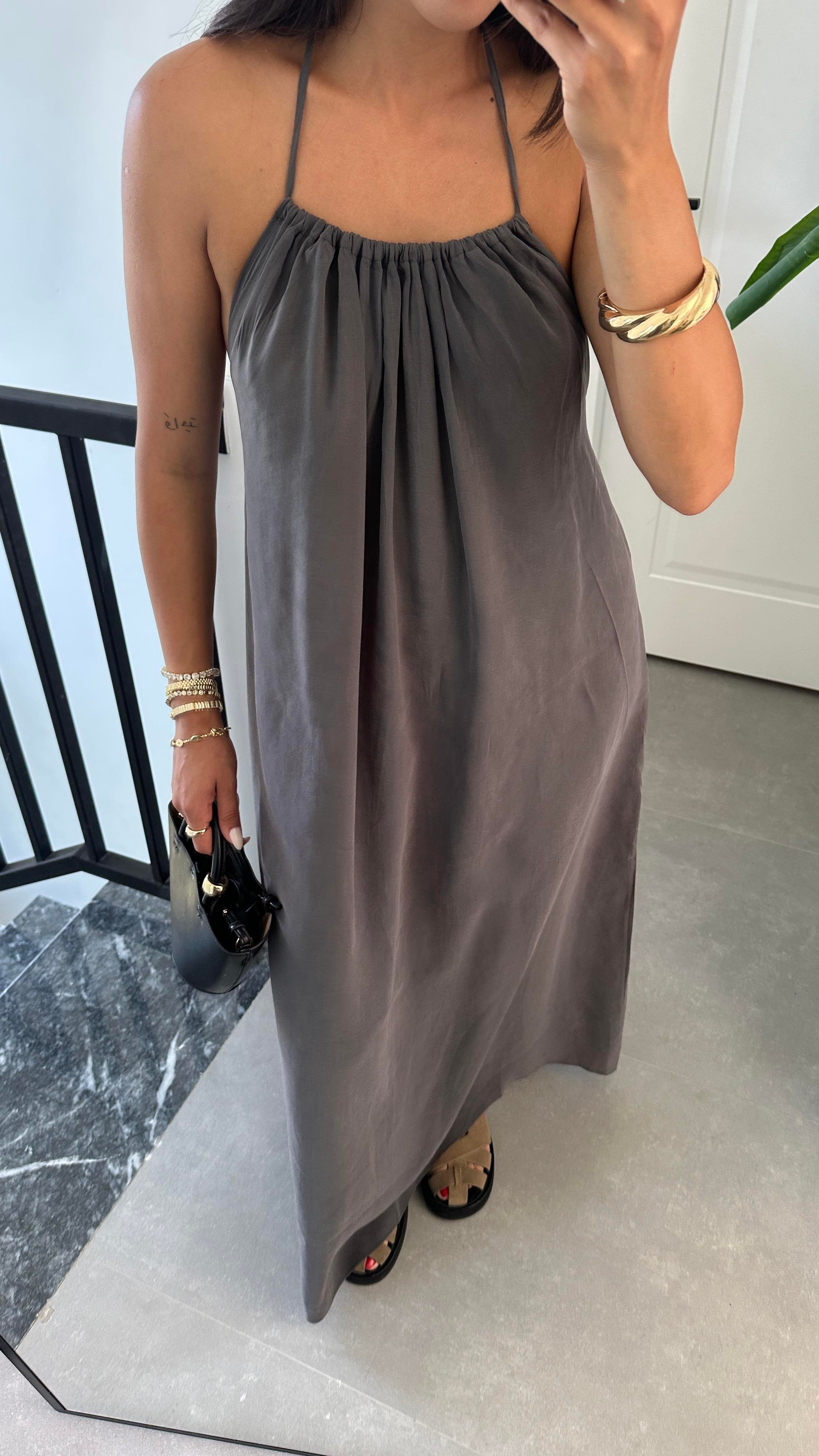 Antrasit Sırt Dekolteli Askılı Elbise