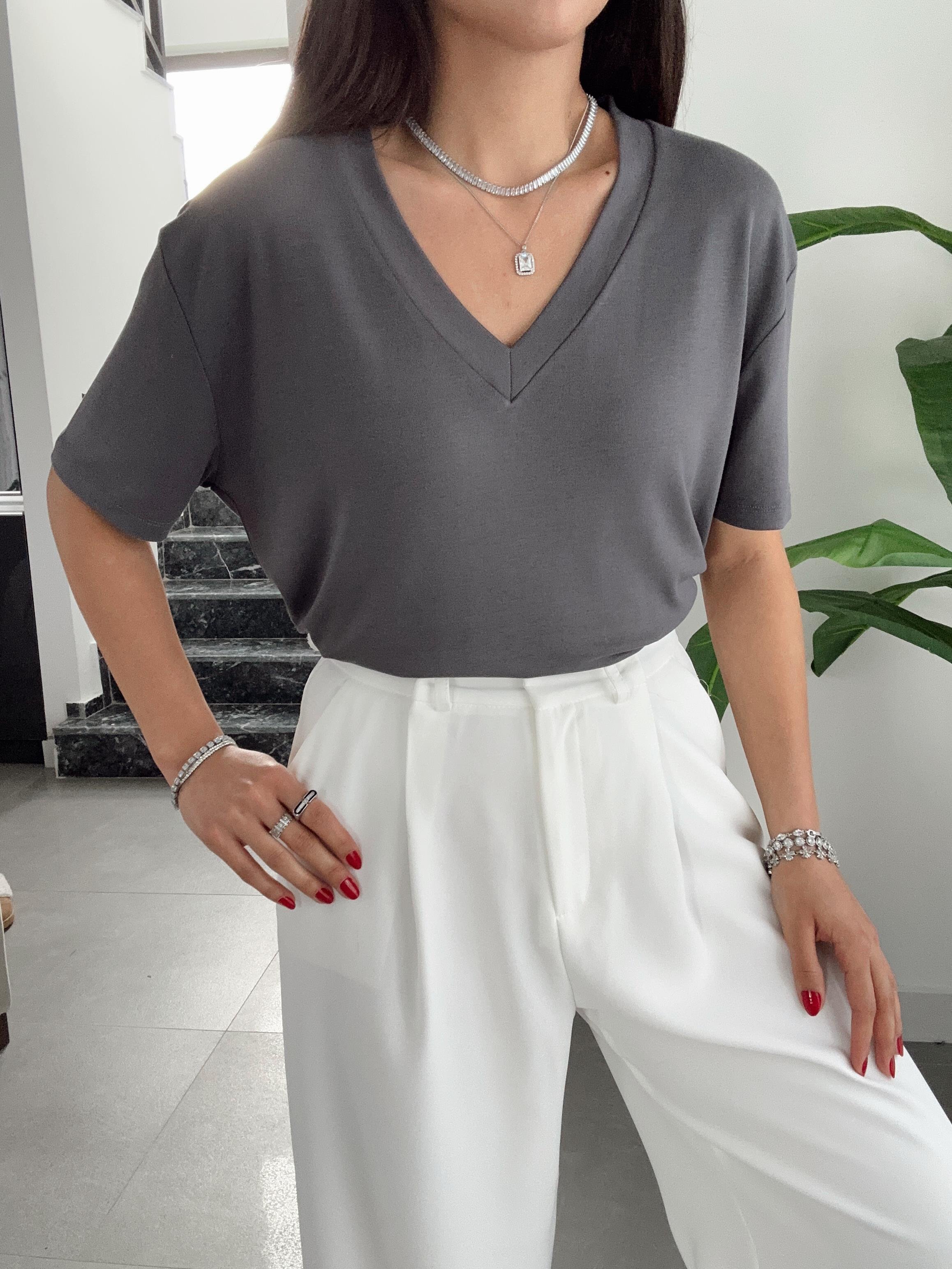 Antrasit V Yaka Basic Tişört