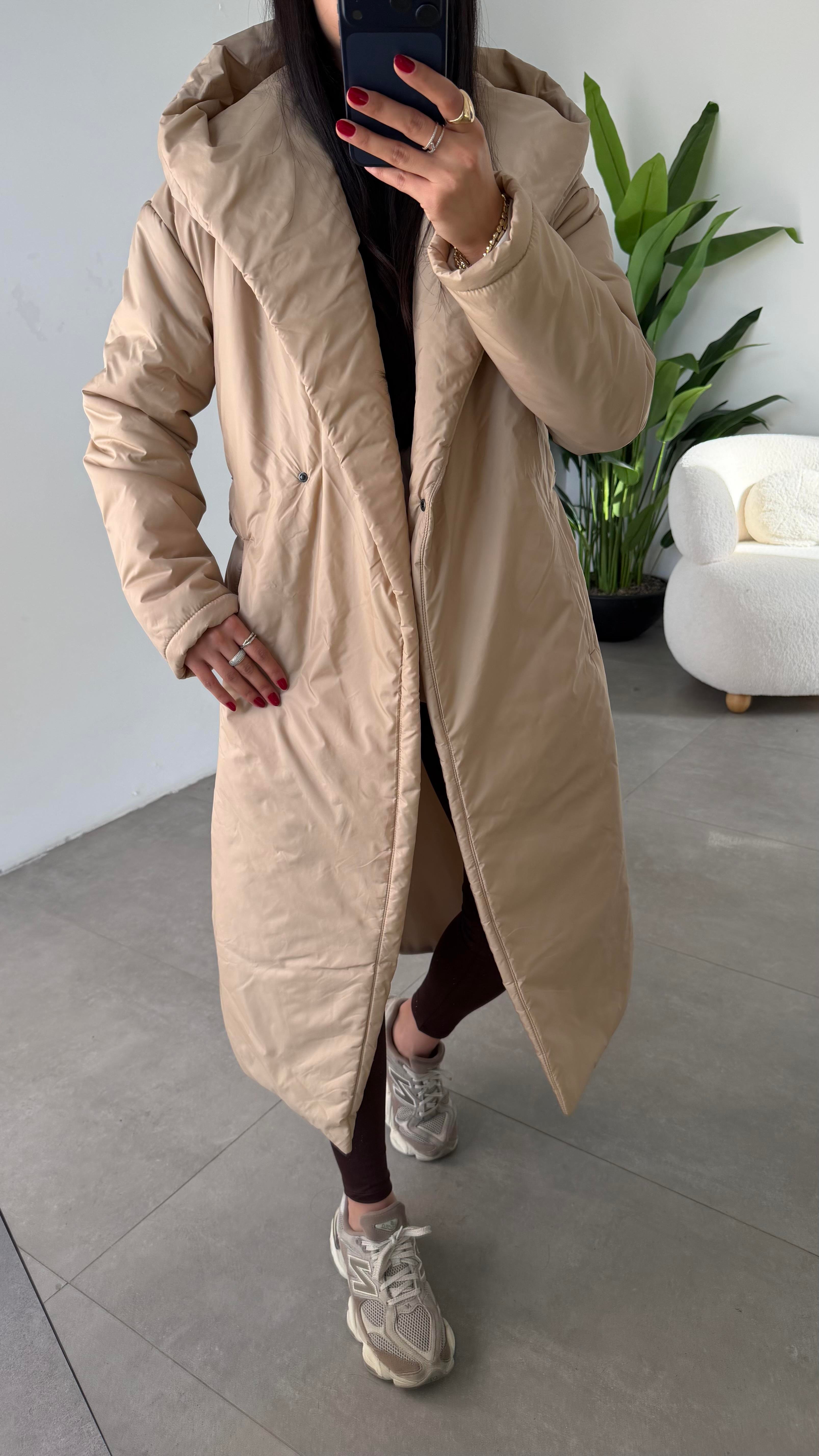 Bej Kapüşonlu Elyaflı Uzun Mont