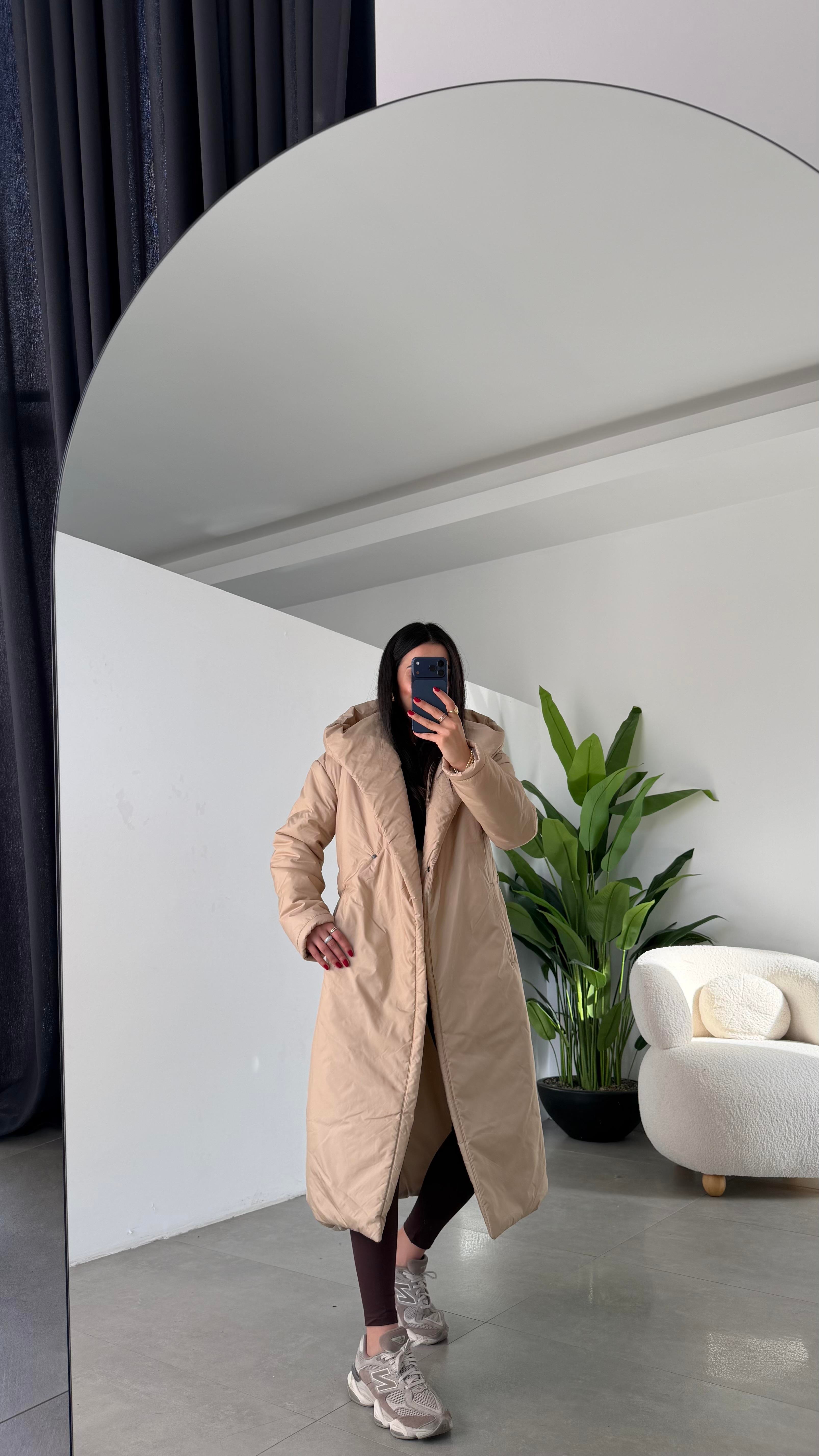 Bej Kapüşonlu Elyaflı Uzun Mont