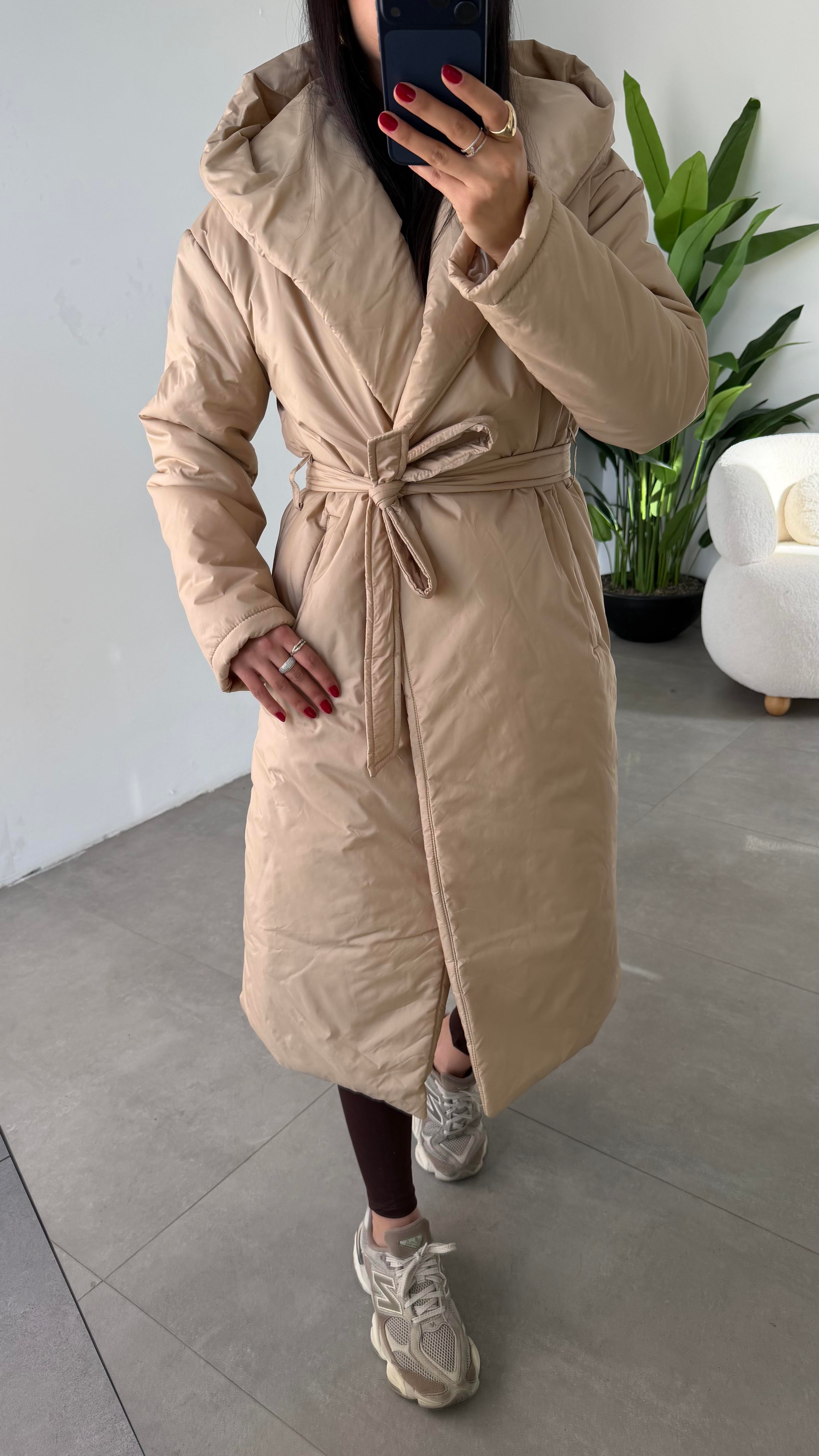 Bej Kapüşonlu Elyaflı Uzun Mont