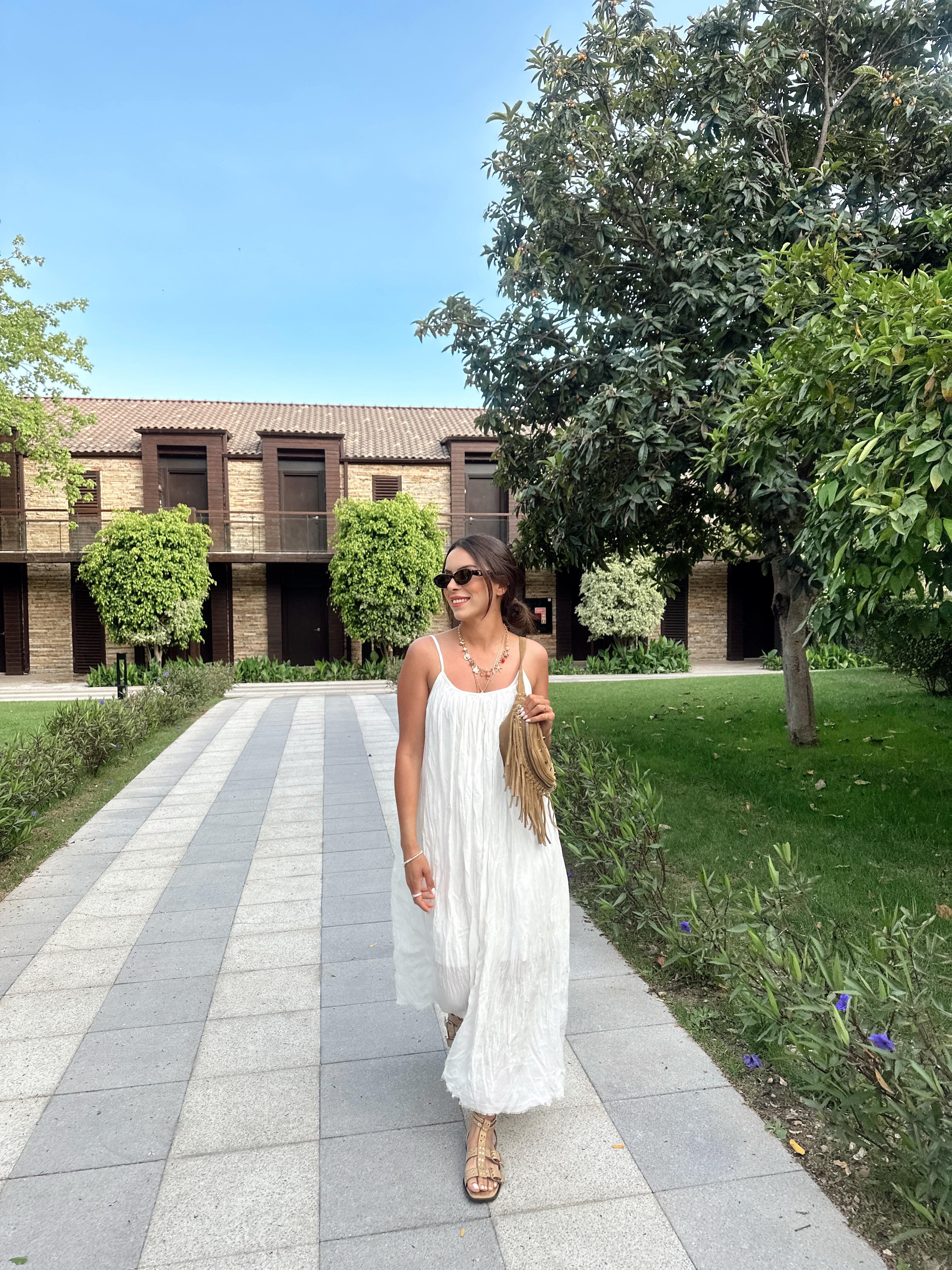 Beyaz Askılı Elbise