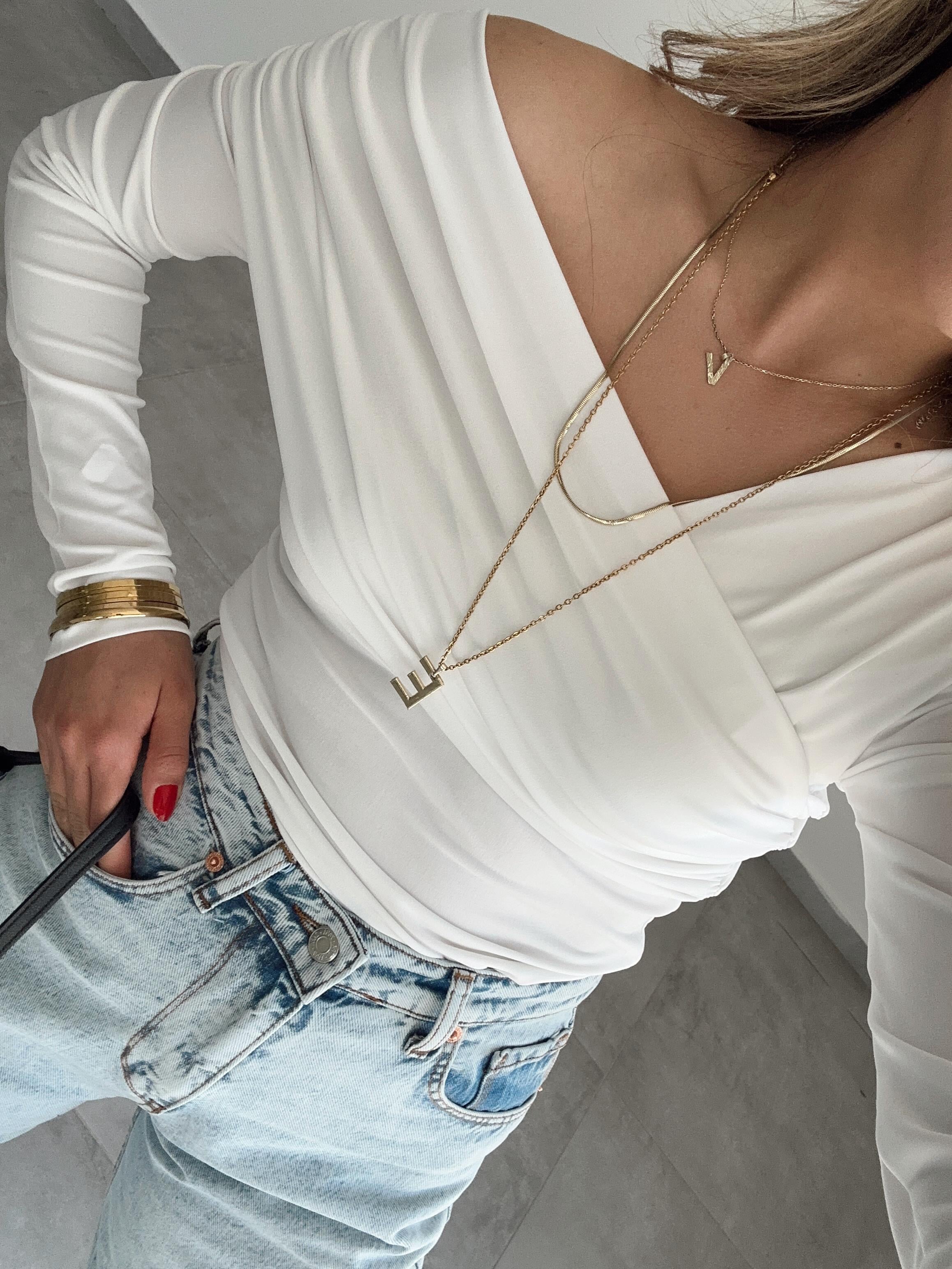 Beyaz V Yaka Drapeli Bluz