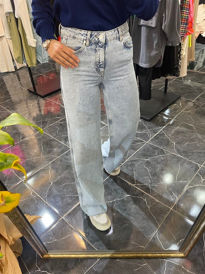 Boru Paça Açık Mavi Jean