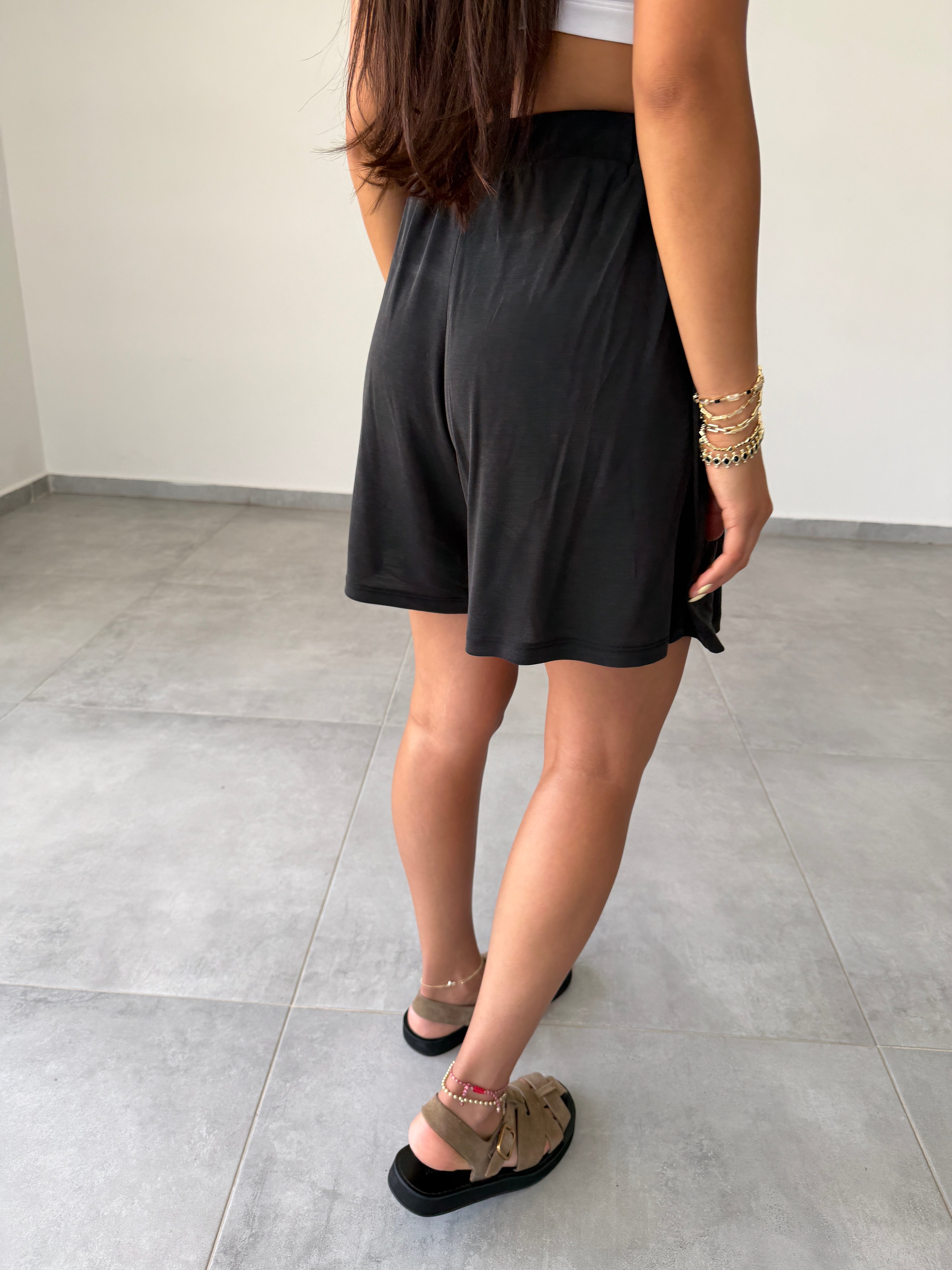 Comfort Siyah Modal Pileli Şort