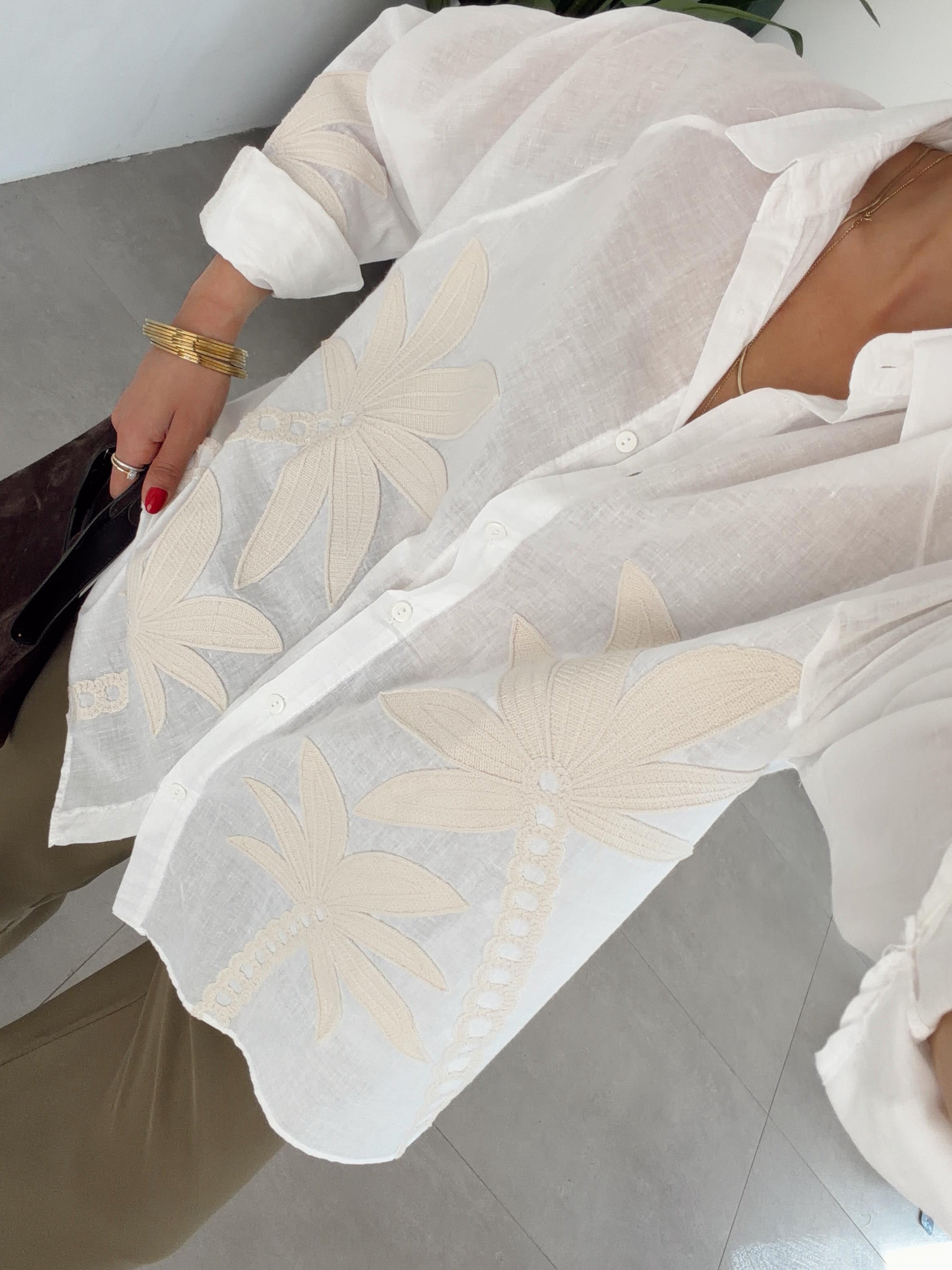 Ekru Bej Nakış İşlemeli Gömlek