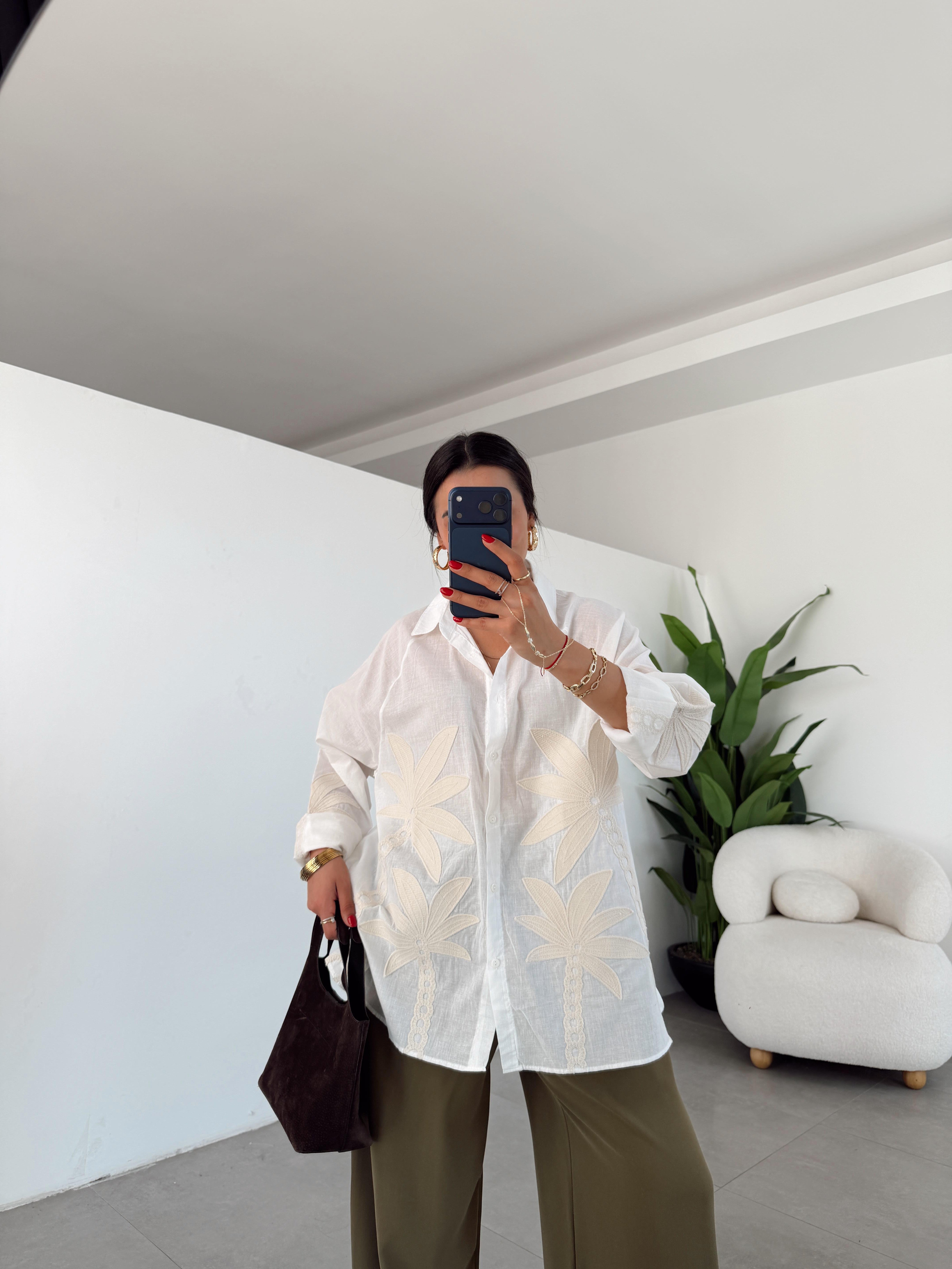 Ekru Bej Nakış İşlemeli Gömlek