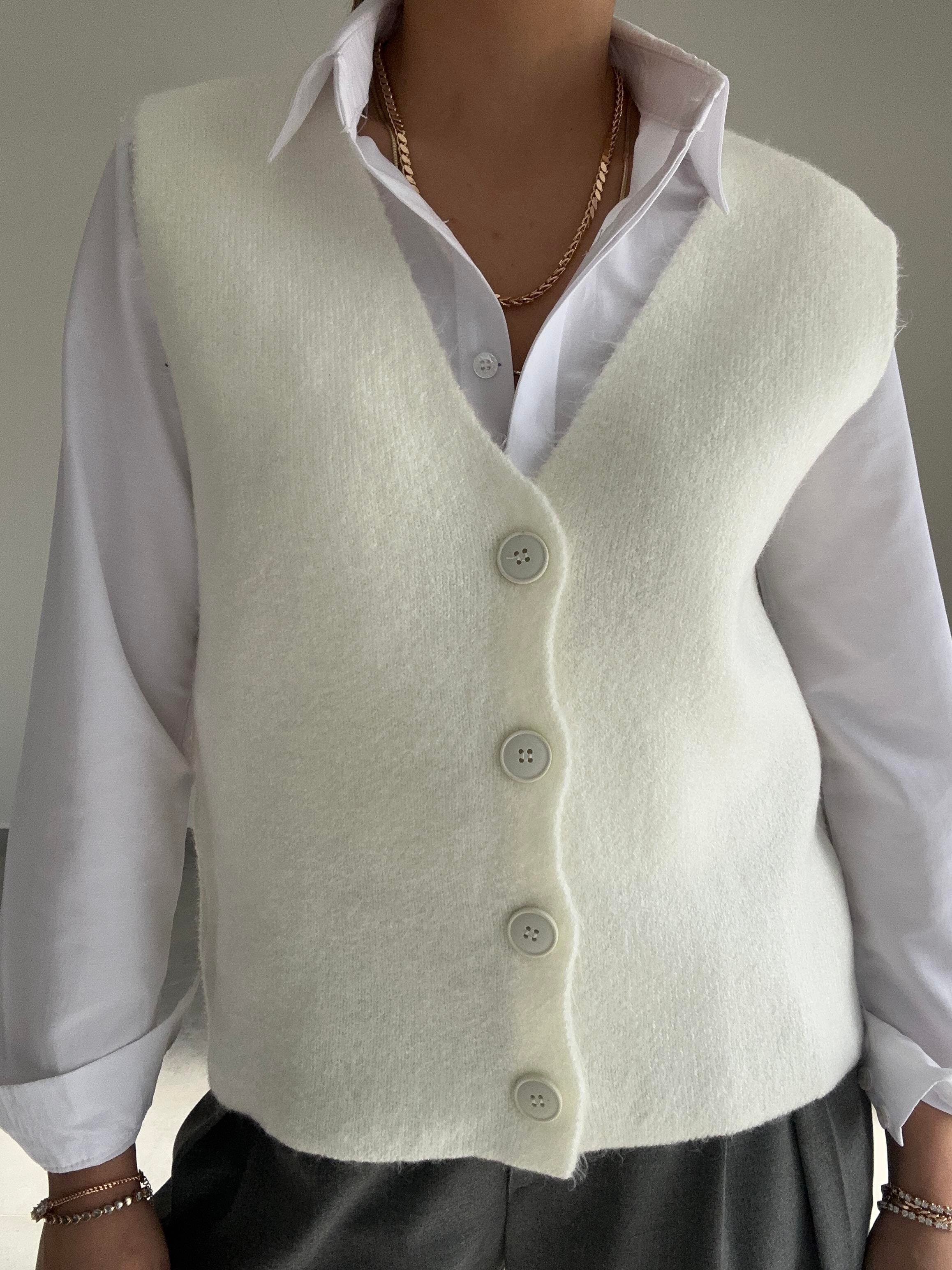 Ekru Düğmeli Triko Yelek