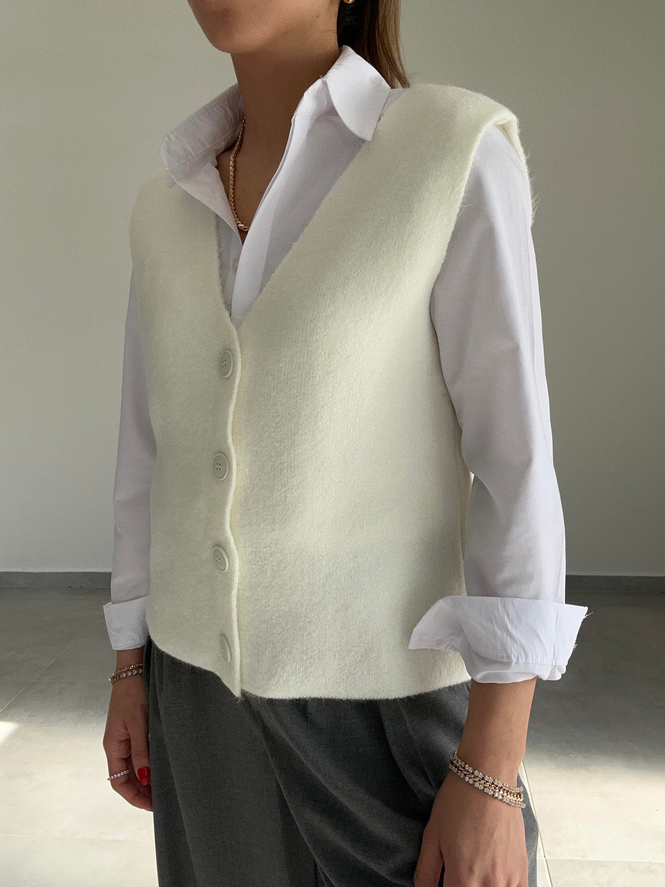 Ekru Düğmeli Triko Yelek