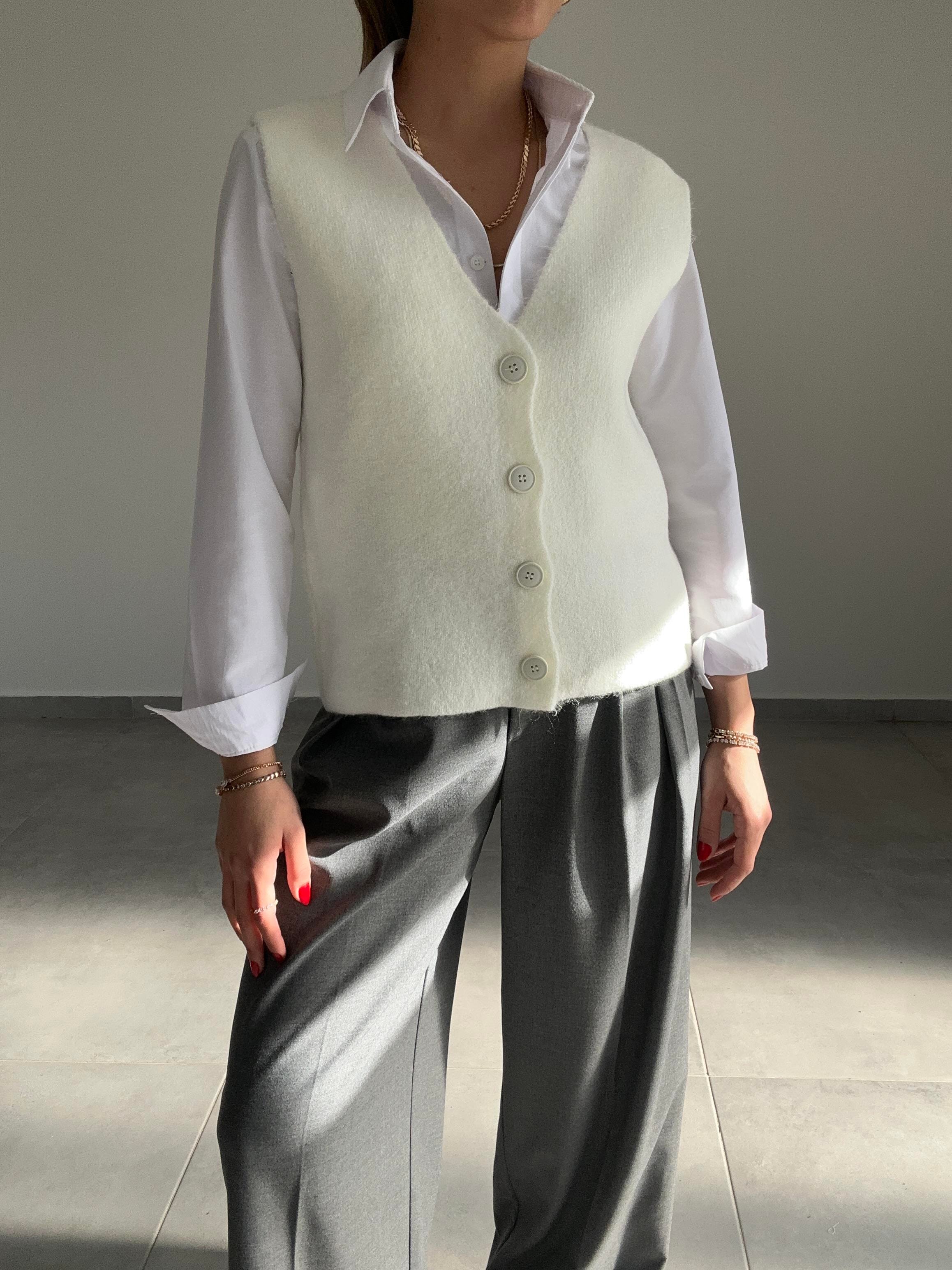 Ekru Düğmeli Triko Yelek