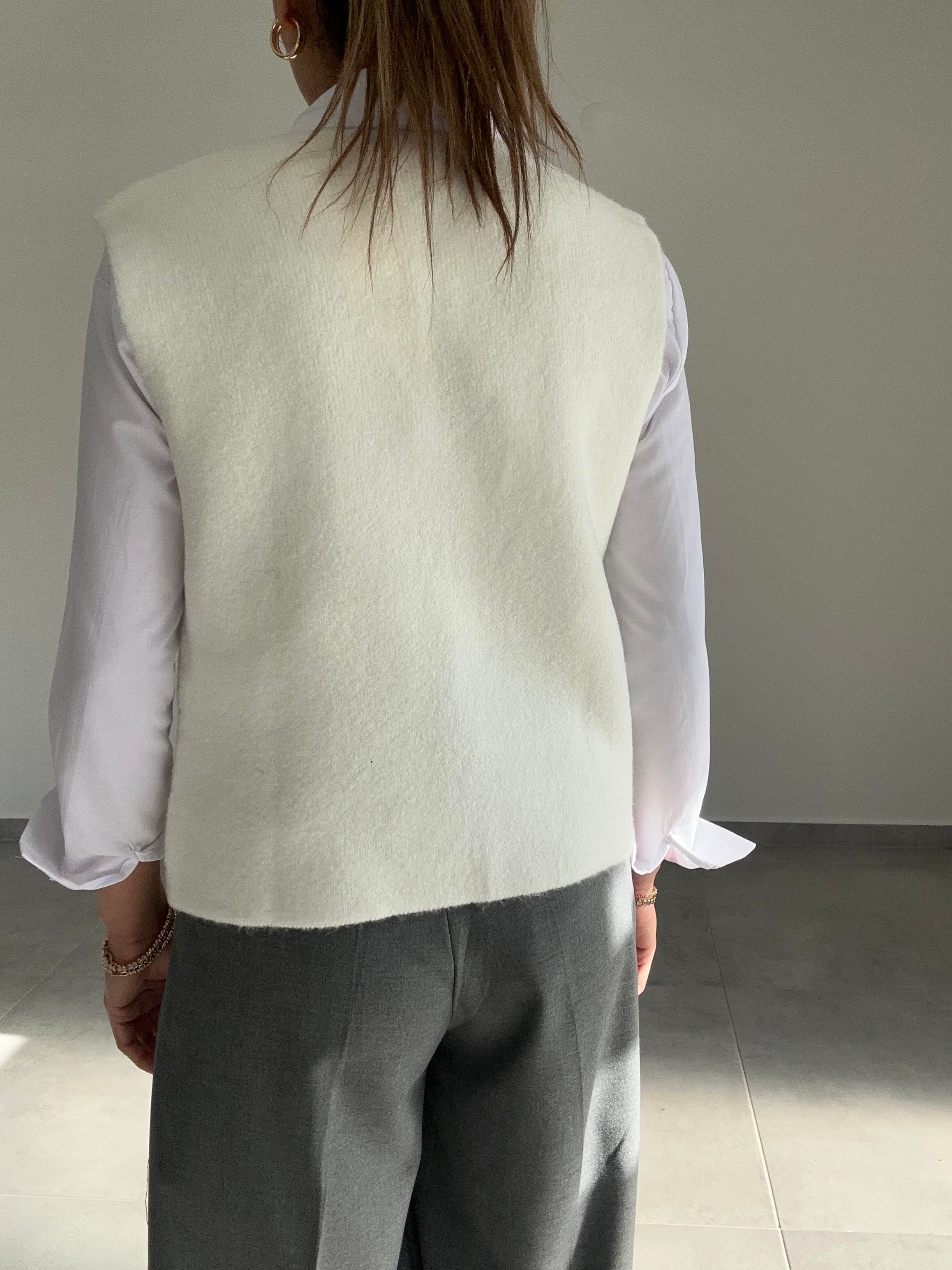 Ekru Düğmeli Triko Yelek