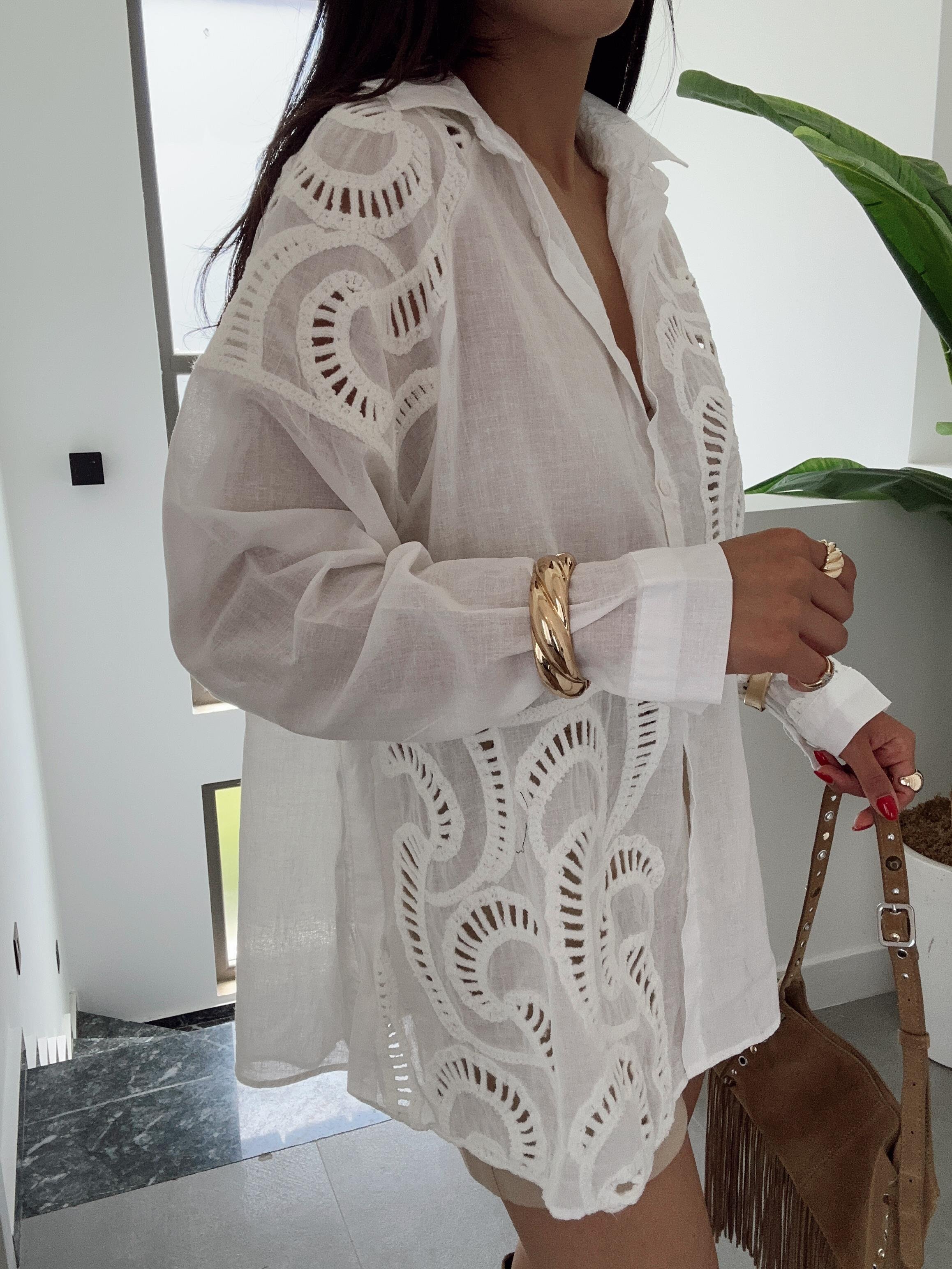 Ekru İşlemeli Gömlek