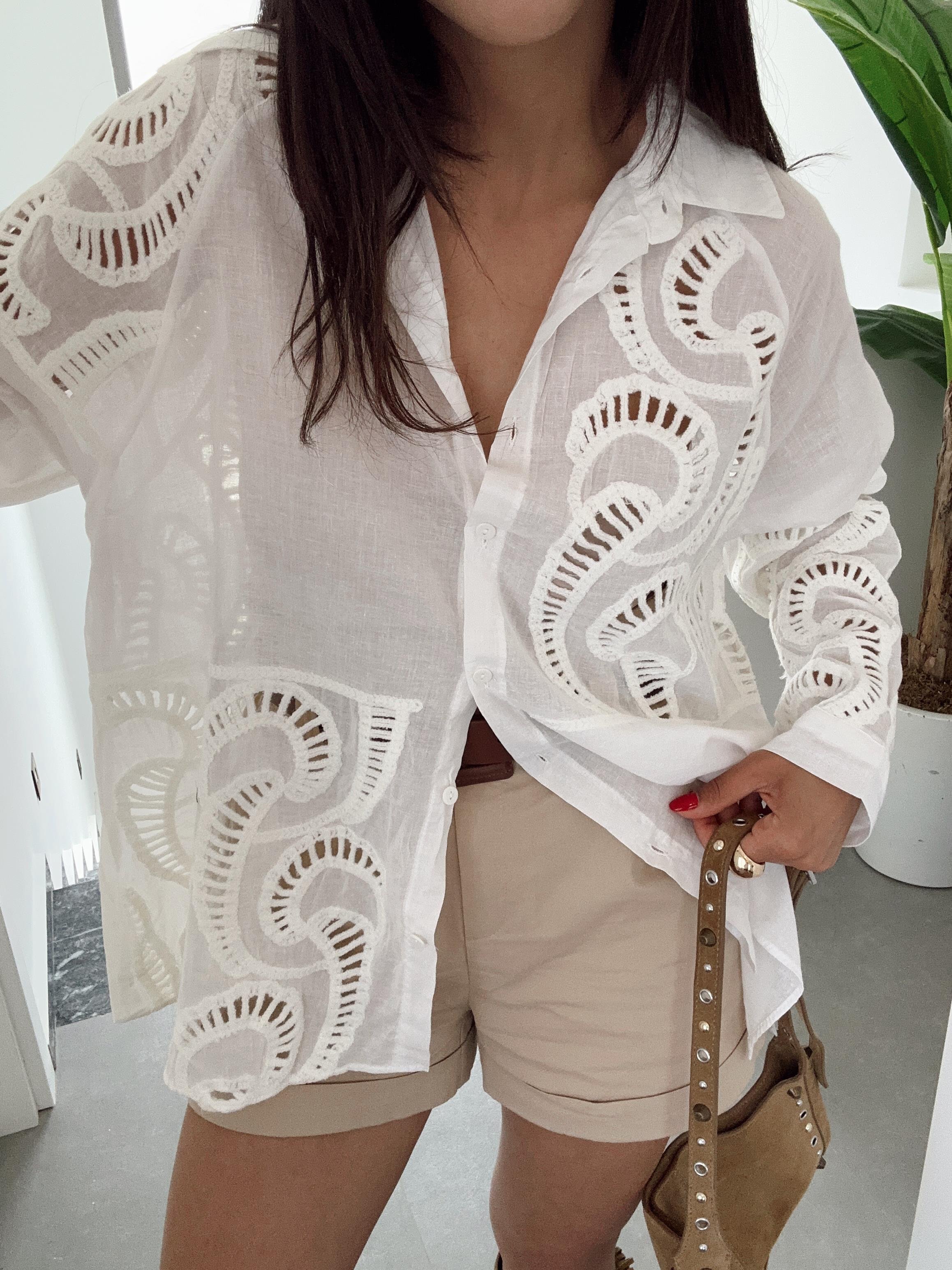 Ekru İşlemeli Gömlek