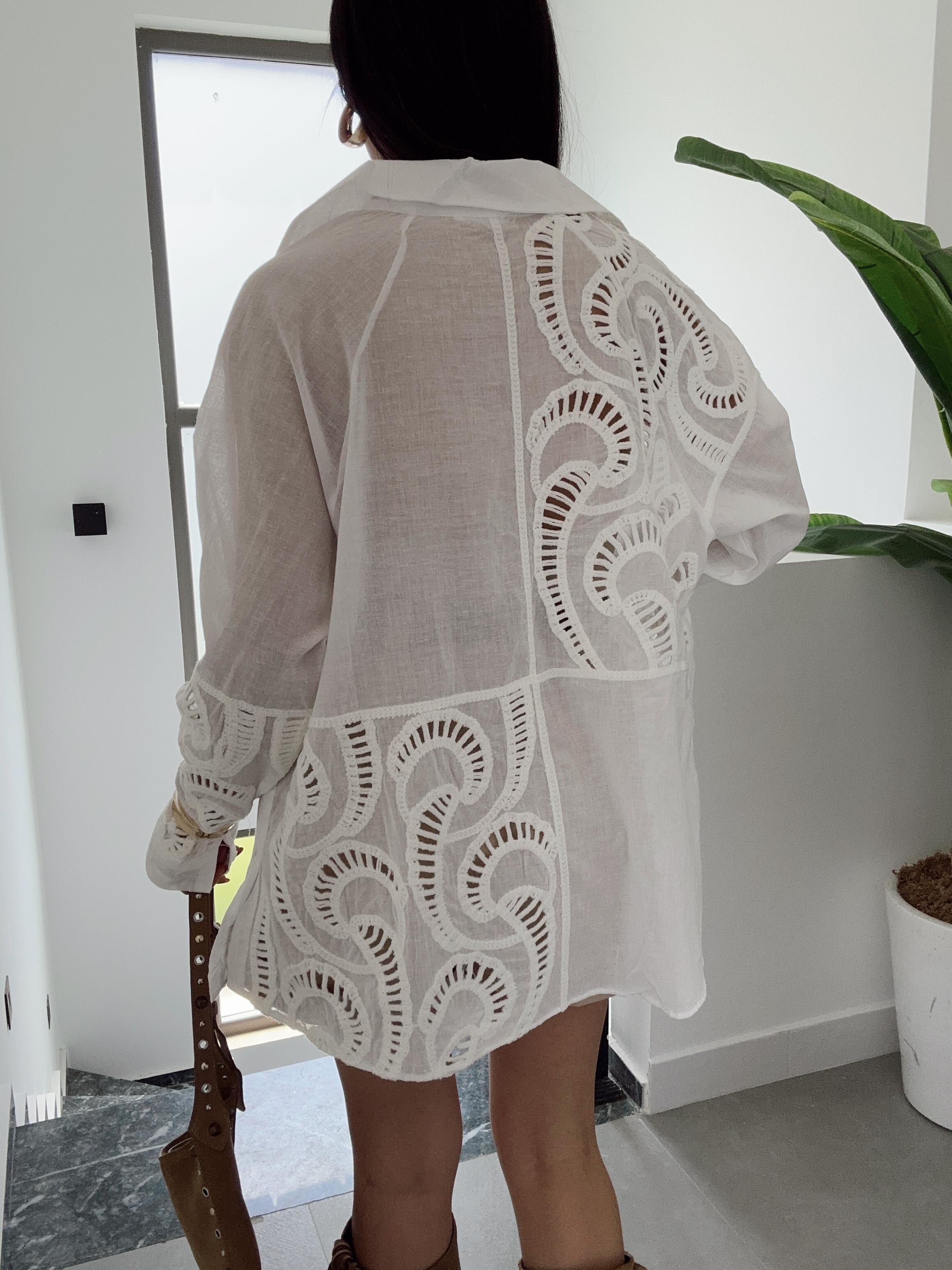 Ekru İşlemeli Gömlek