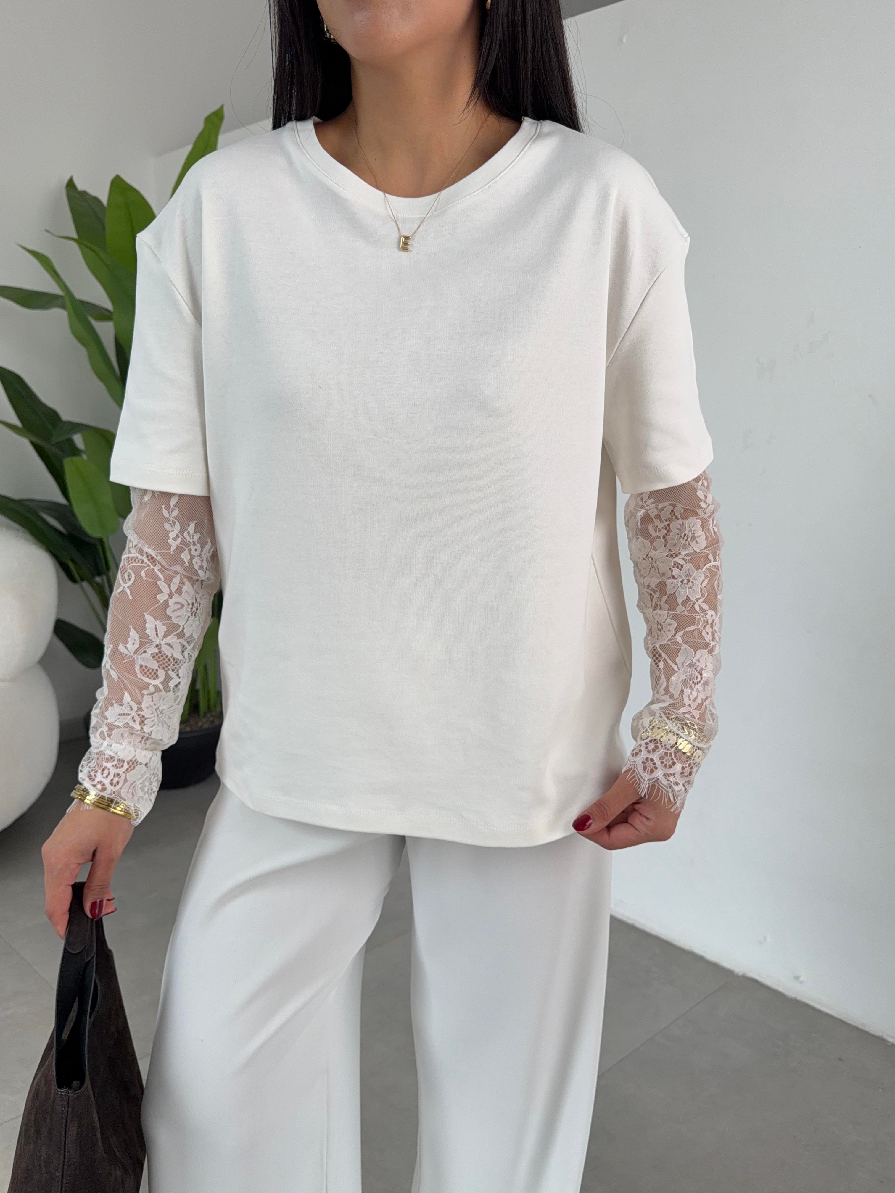 Ekru Kolları Dantel Detaylı T-Shirt