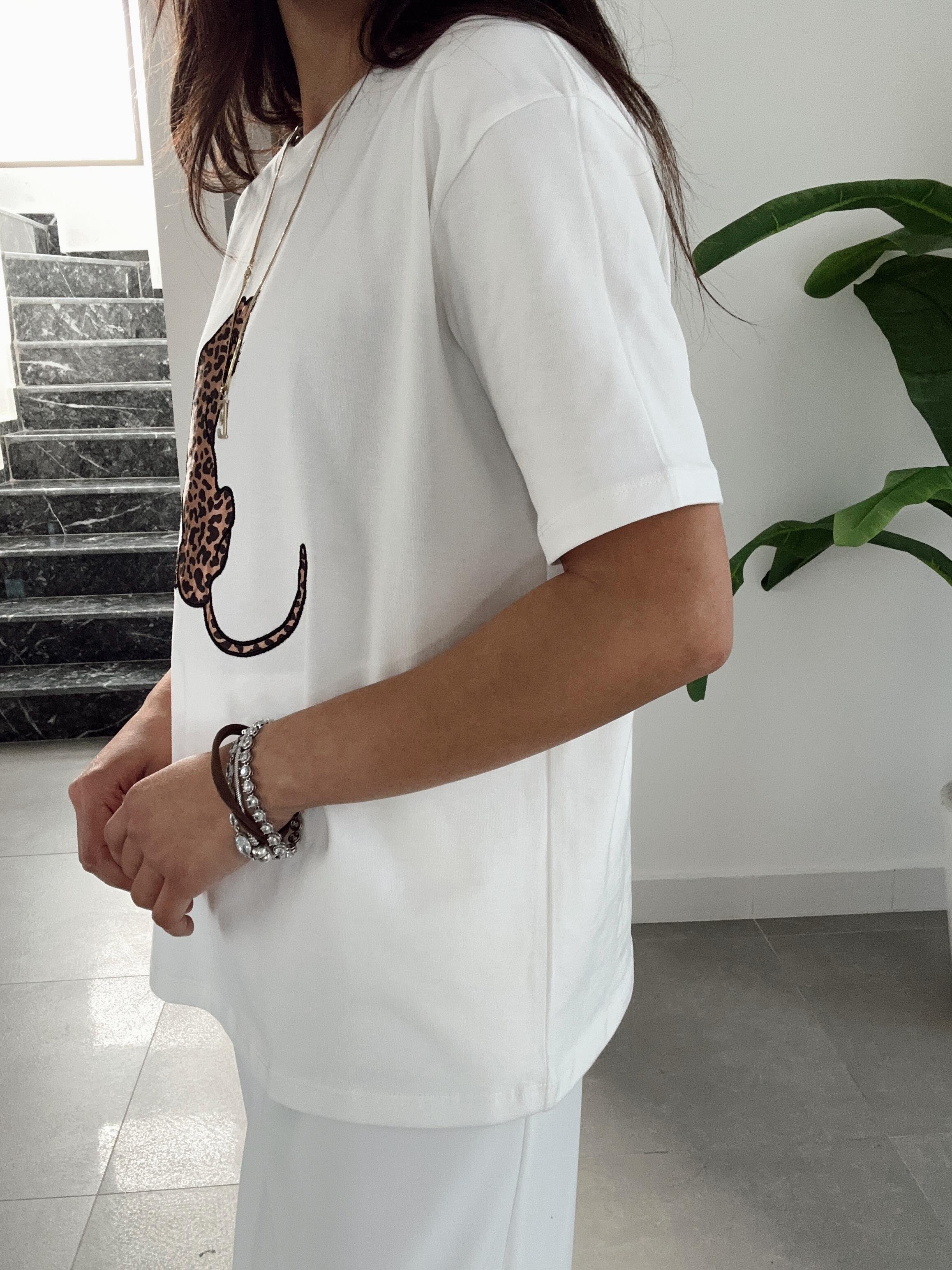 Ekru Leopar Desenli Basic Tişört