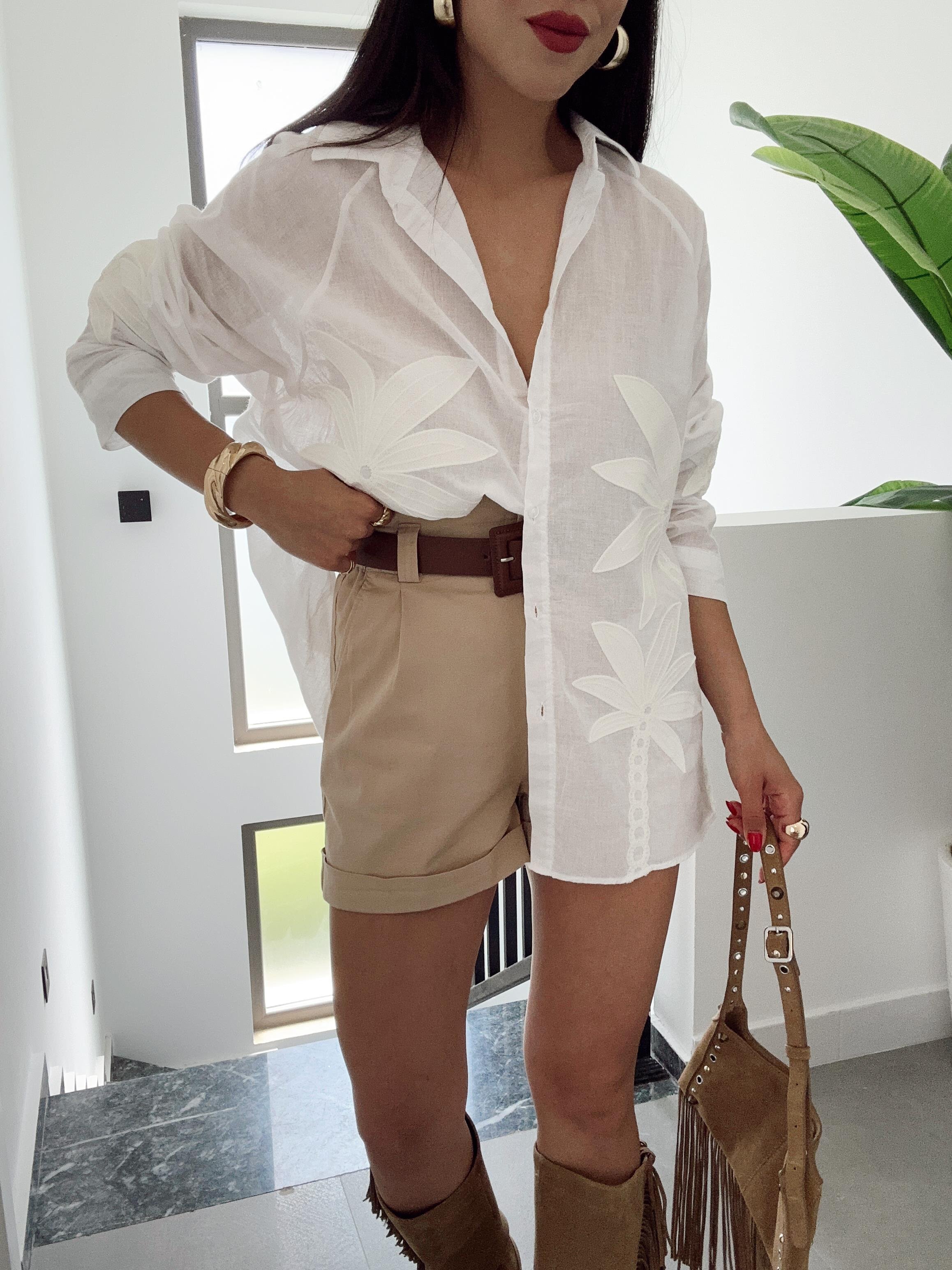 Ekru Nakış İşlemeli Gömlek