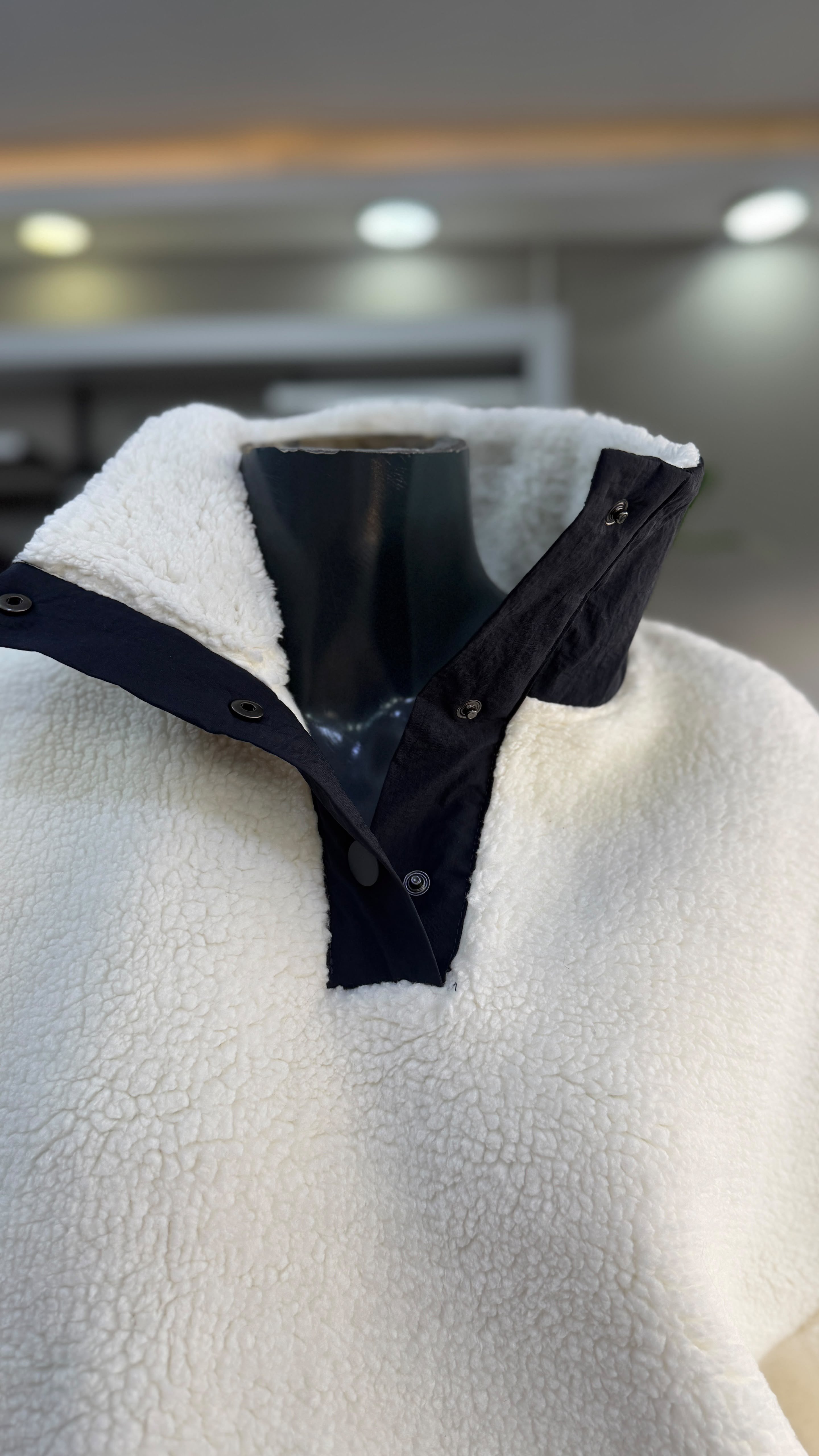 Ekru Sırt Baskılı Polar Sweat