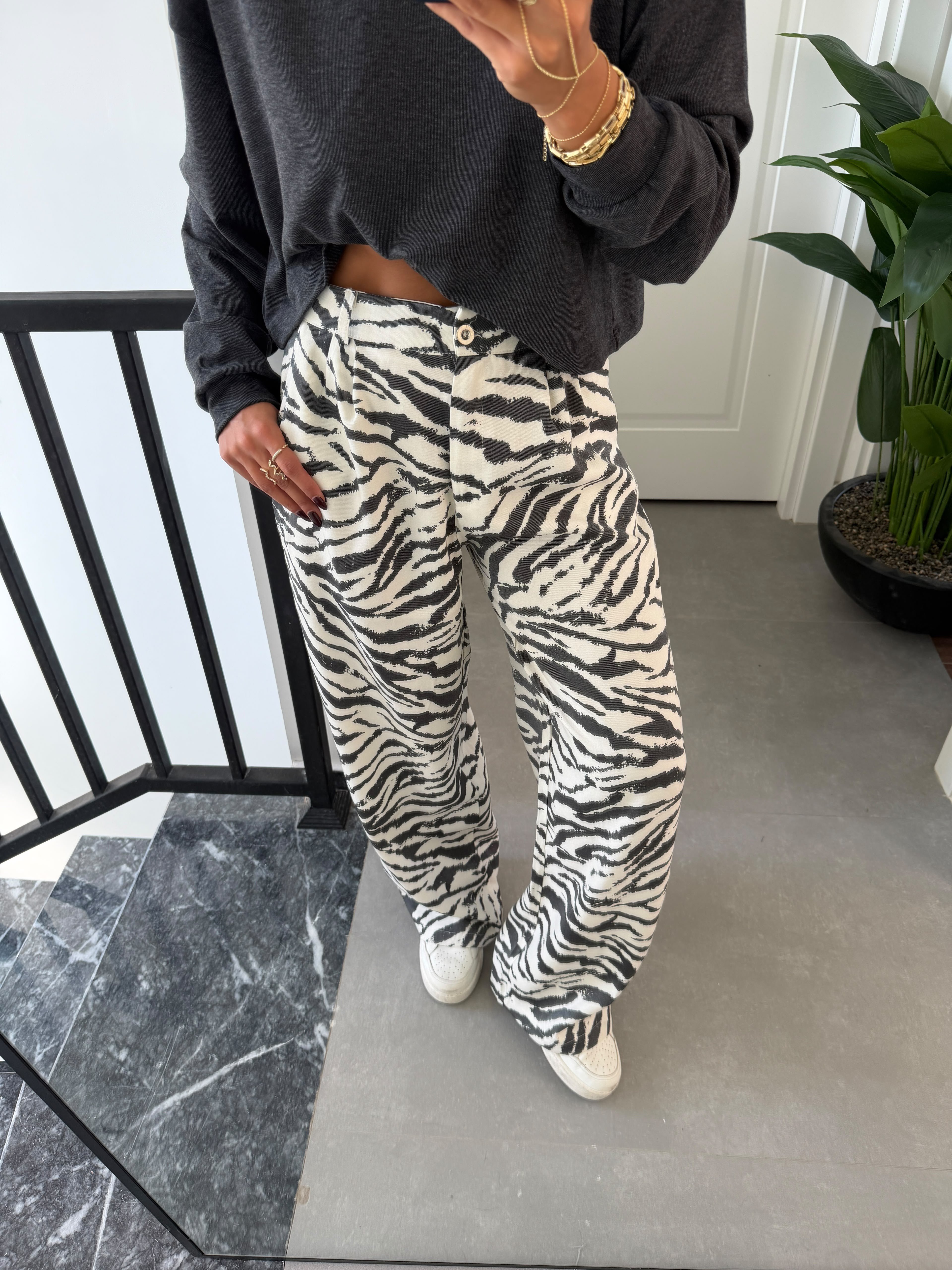 Ekru-Siyah Zebra Desen Pantolon