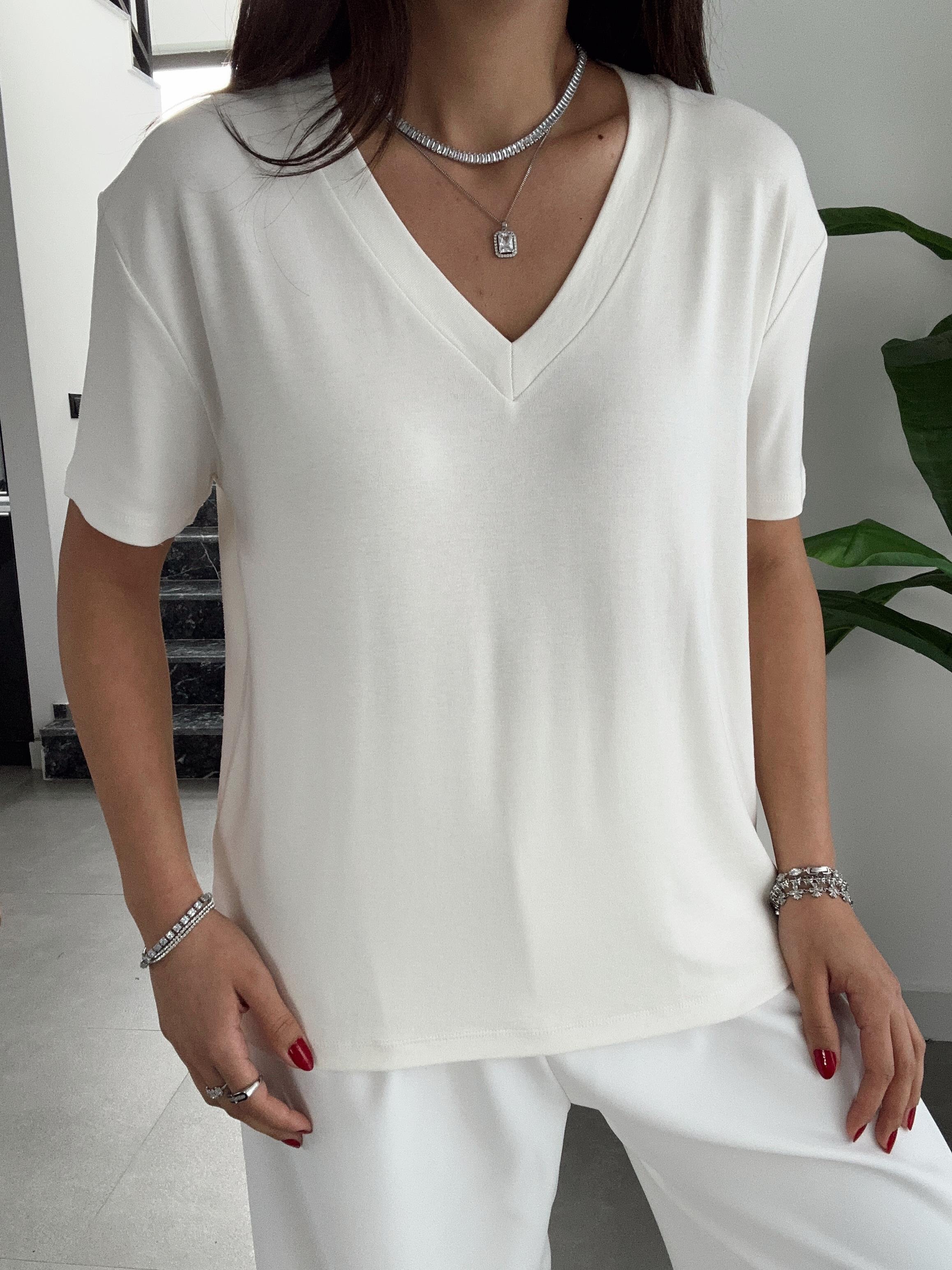 Ekru V Yaka  Basic Tişört