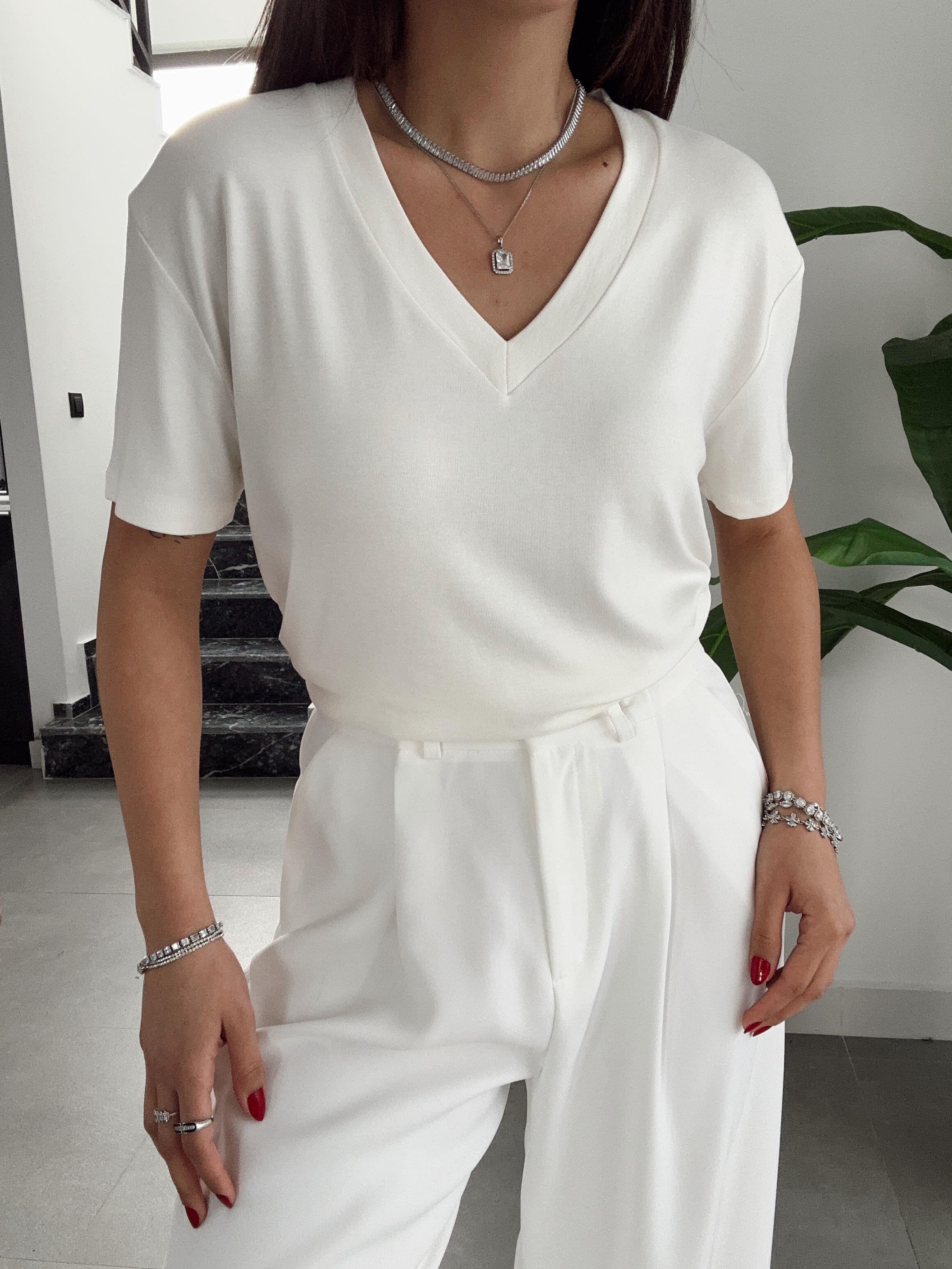 Ekru V Yaka  Basic Tişört