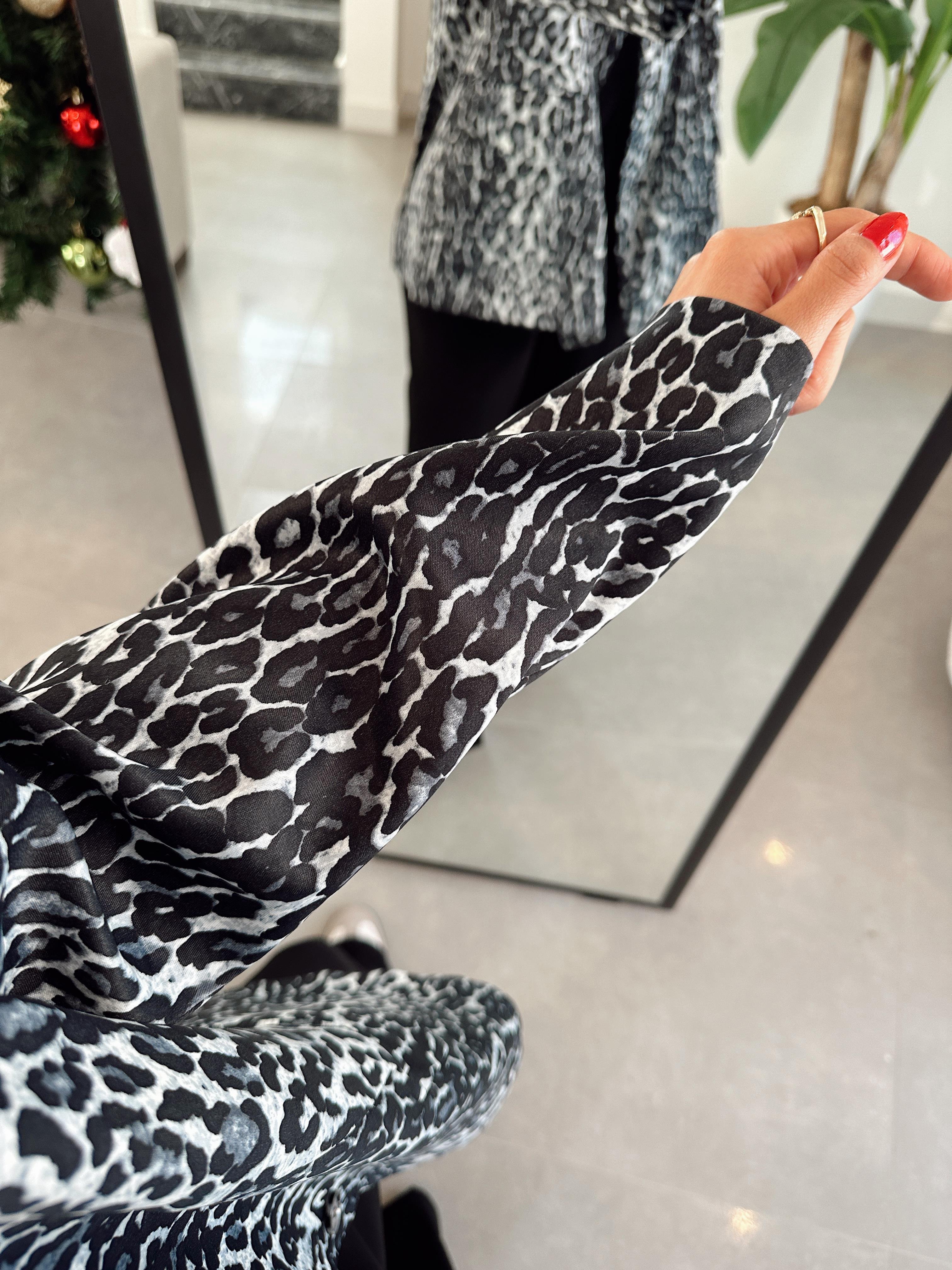 Gri Leopar Desenli Saten Blazer