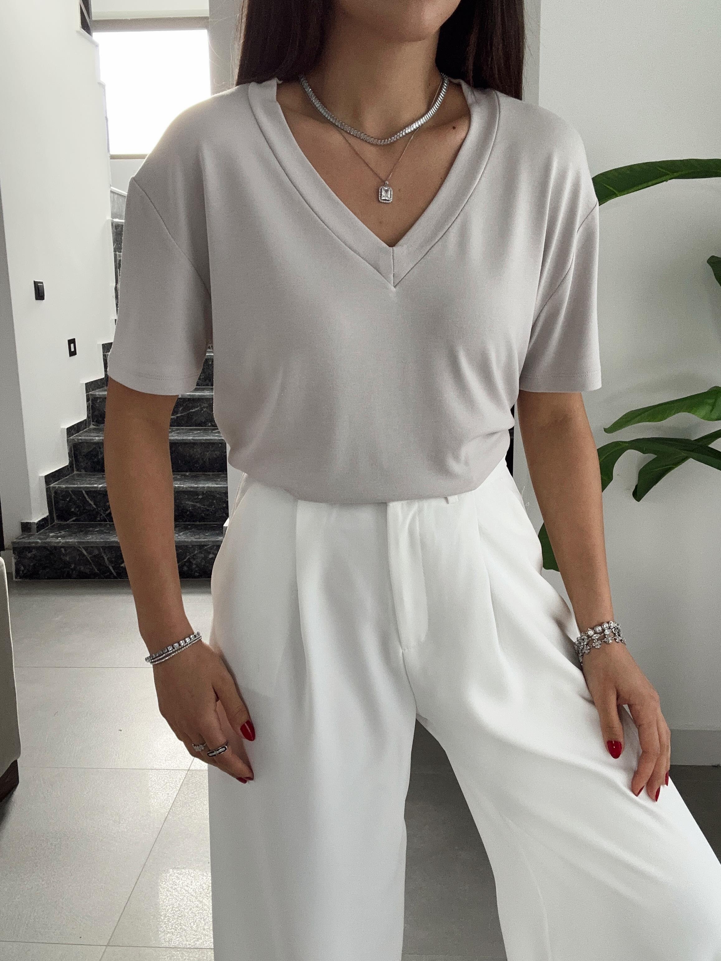 Gri V Yaka Basic Tişört