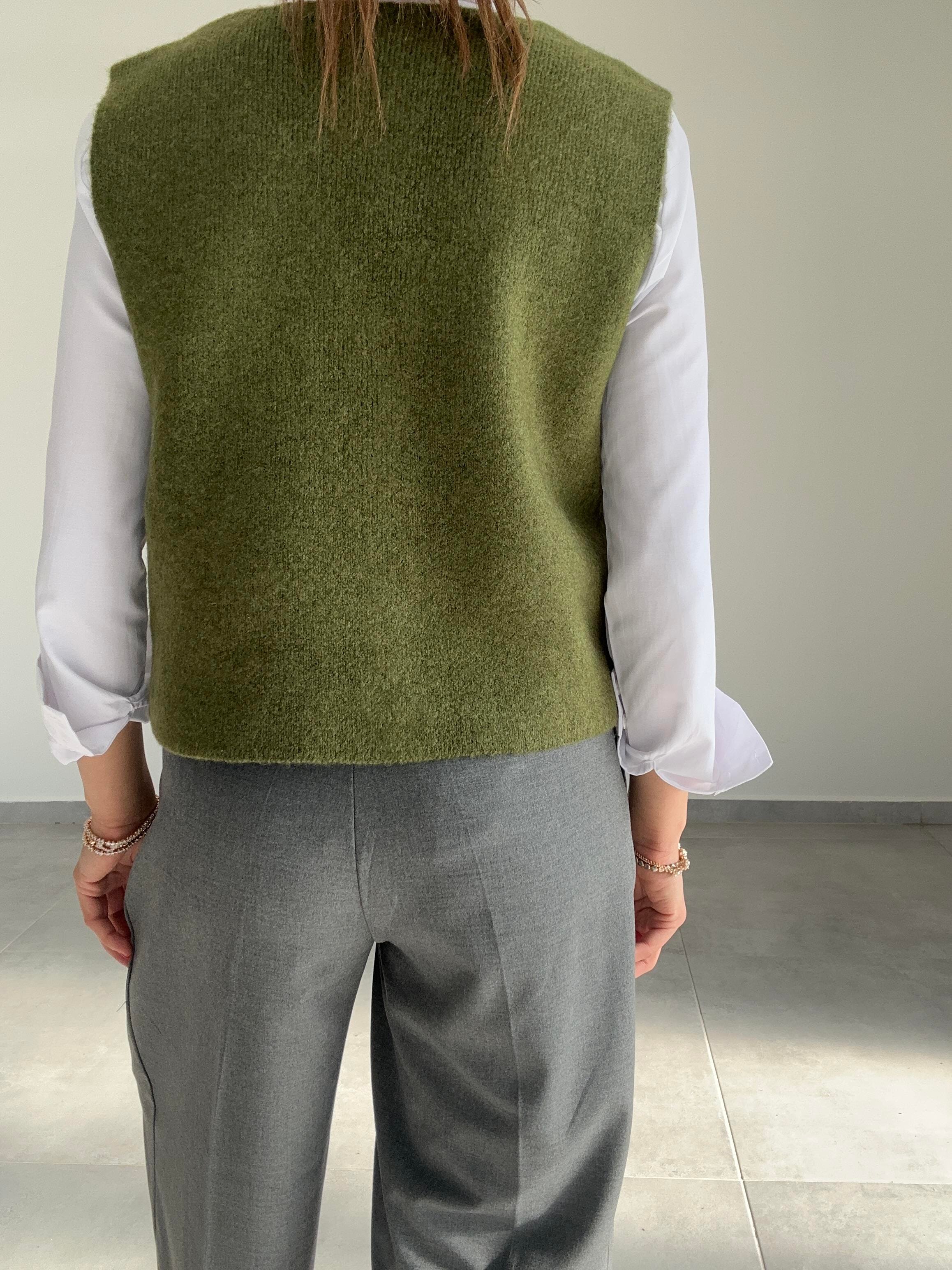 Haki Düğmeli Triko Yelek