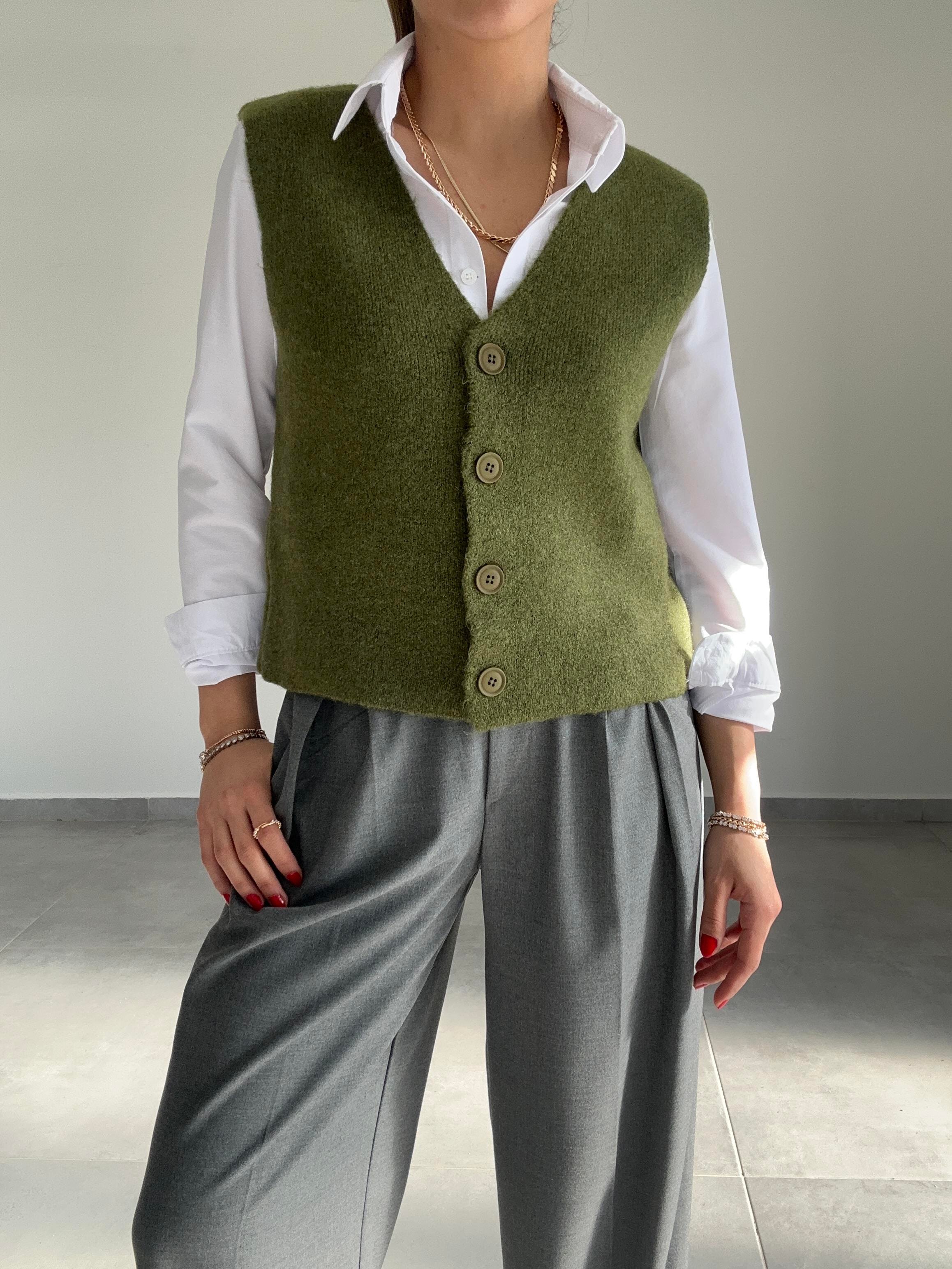 Haki Düğmeli Triko Yelek