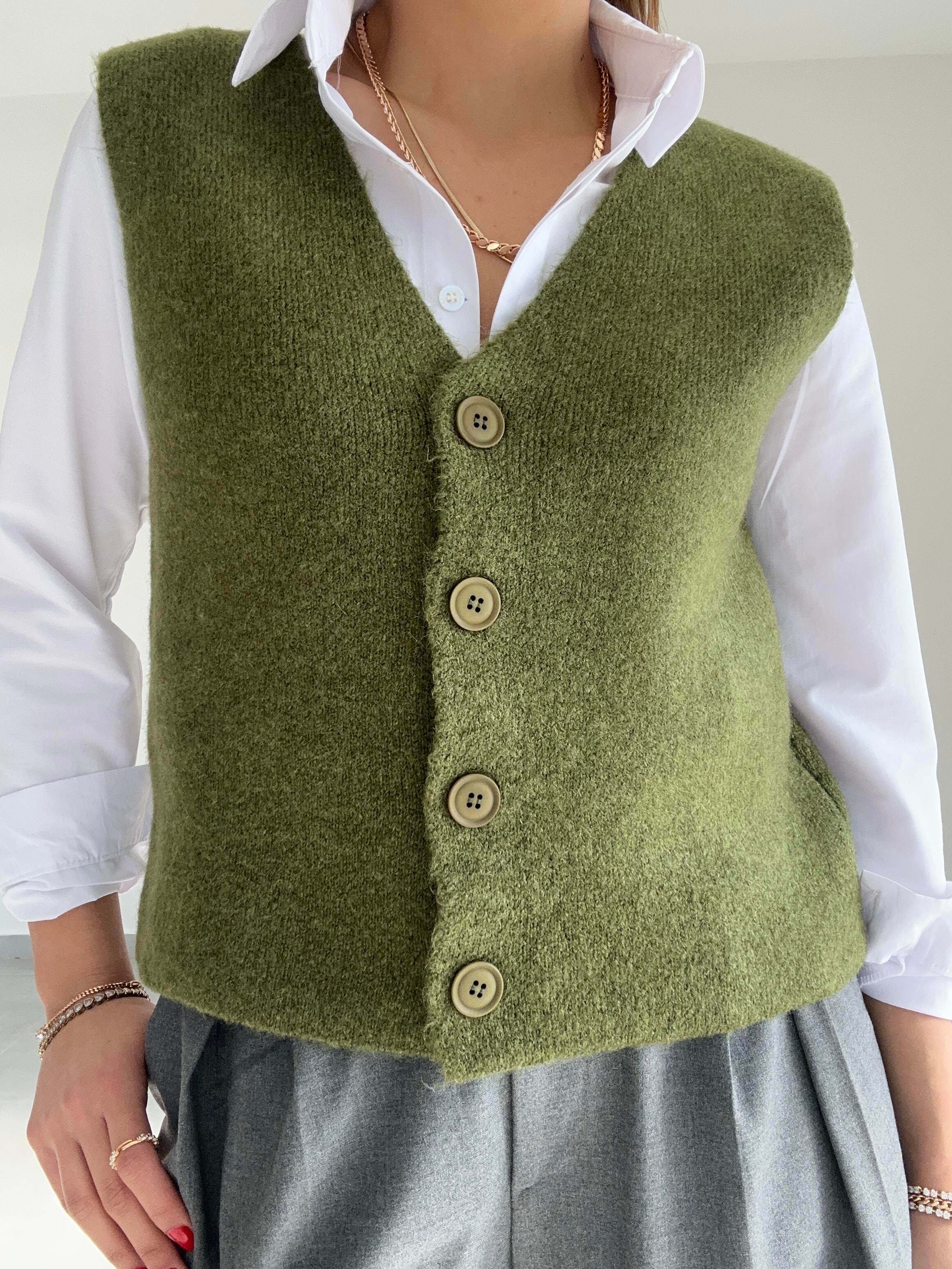 Haki Düğmeli Triko Yelek