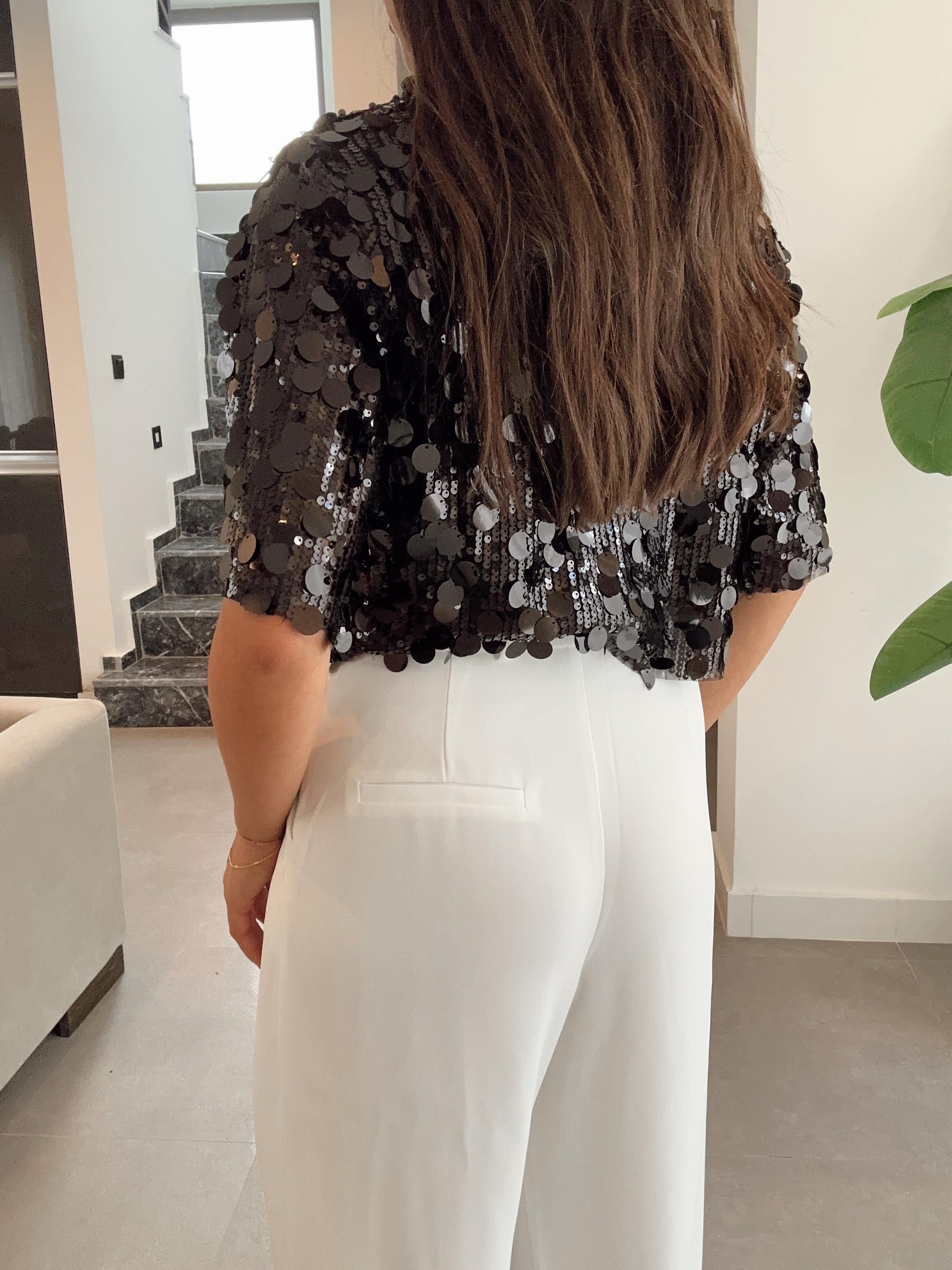 İri Pullu Siyah Bluz