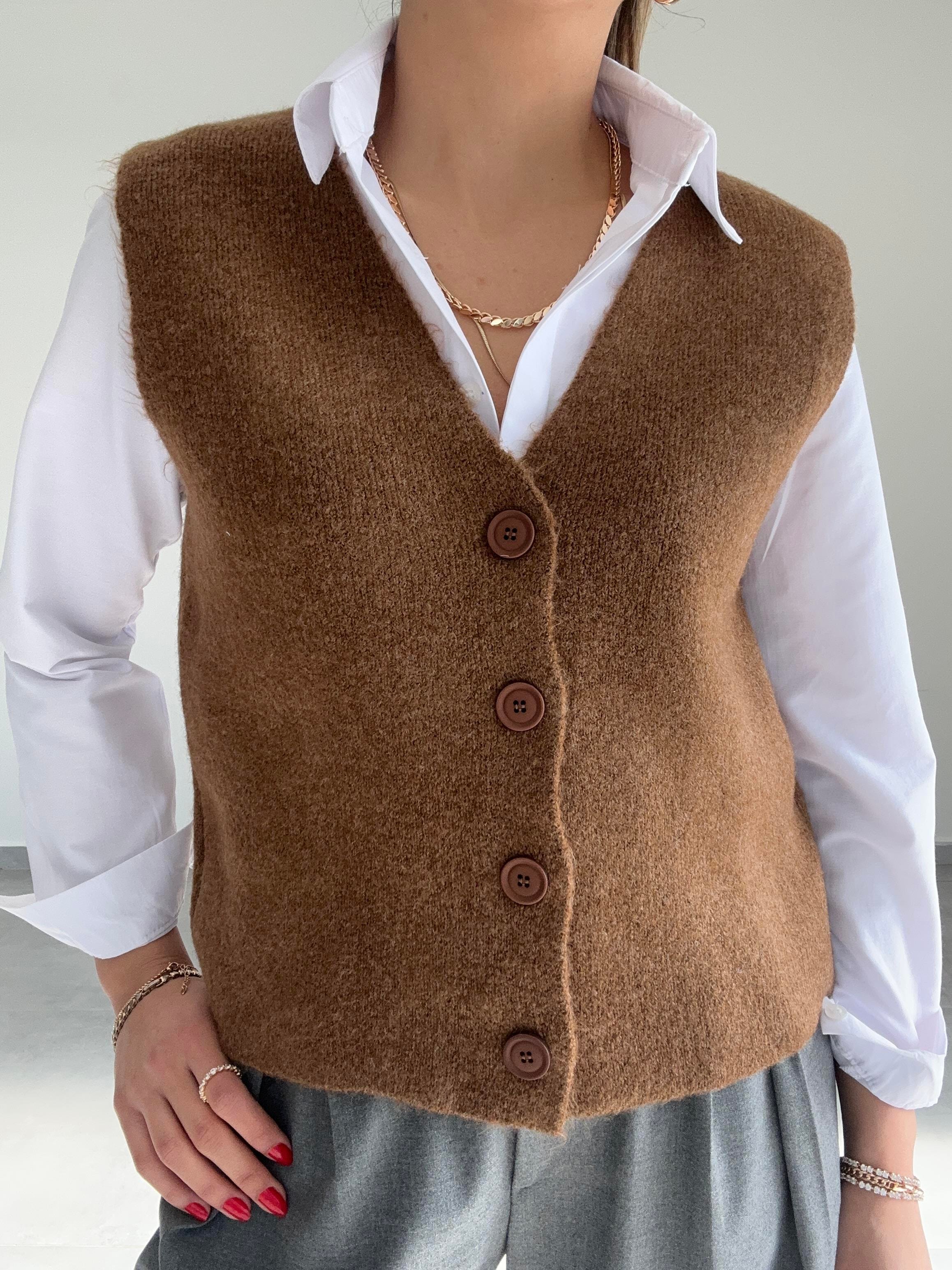 Kahve Düğmeli Triko Yelek