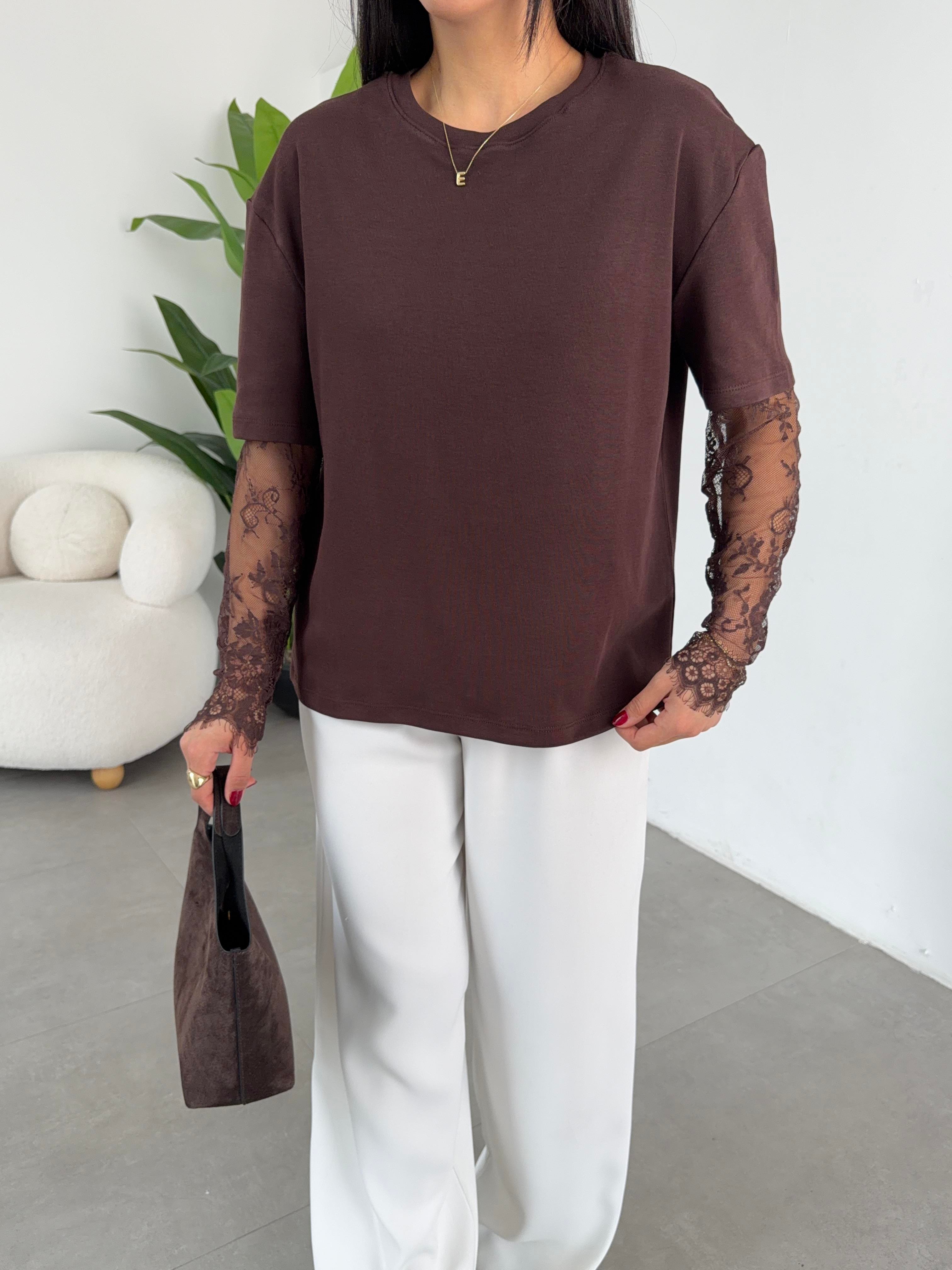 Kahve Kolları Dantel Detaylı T-Shirt