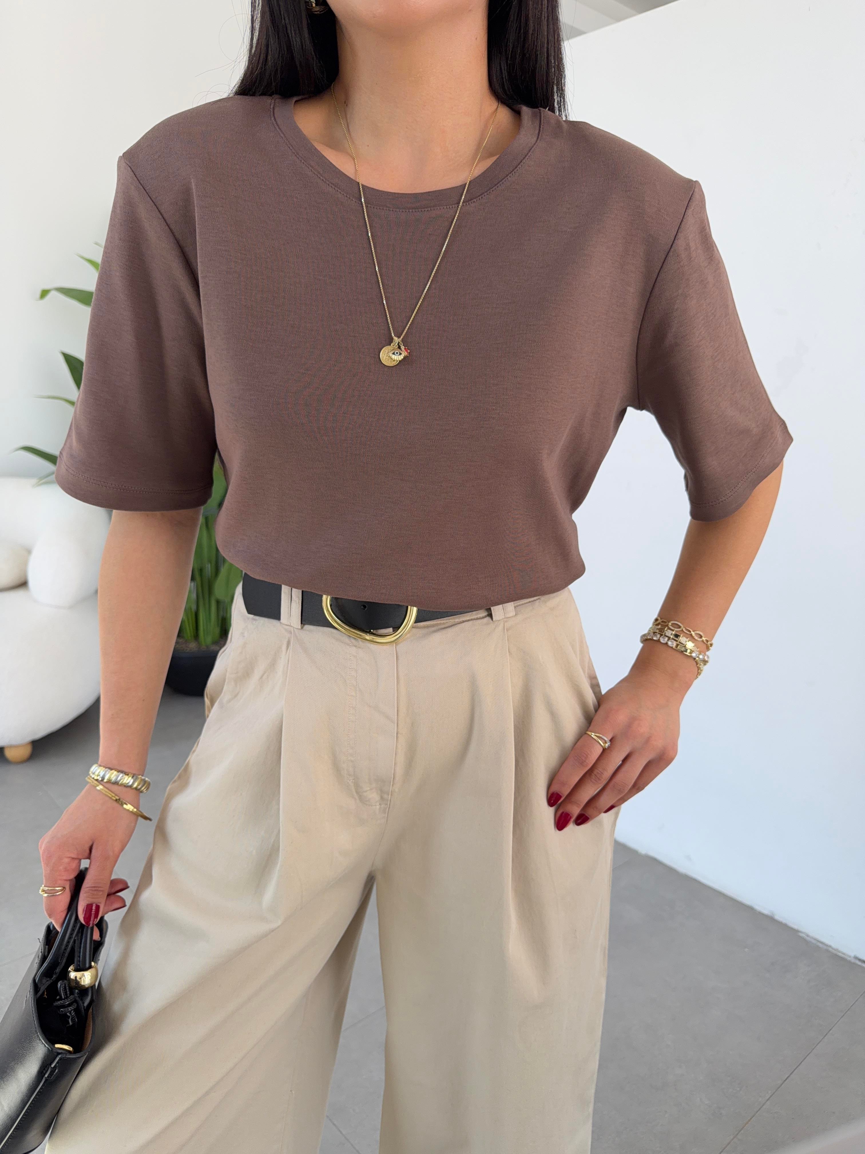 Kahve Vatkalı Basic Yaka Tshirt