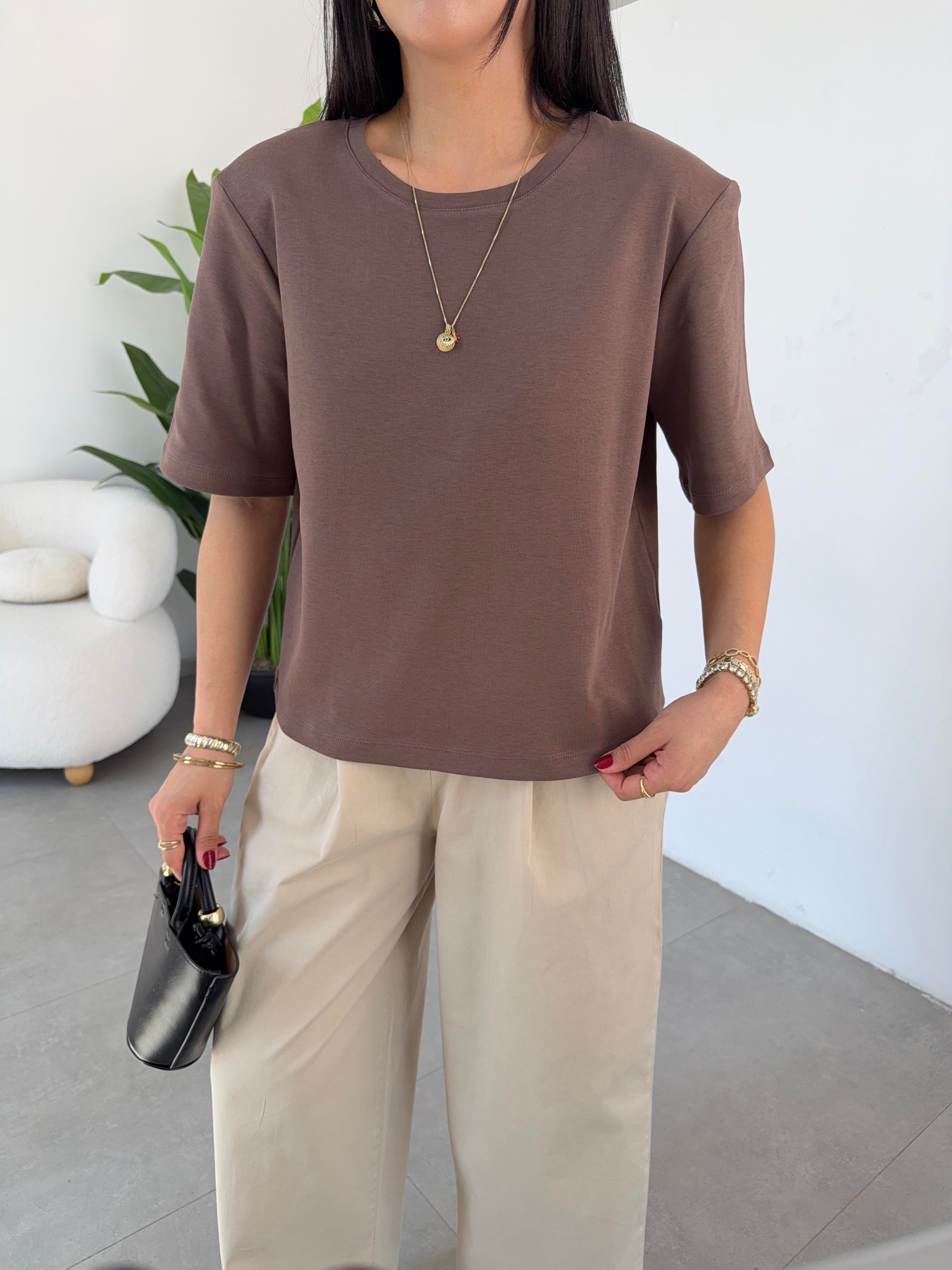 Kahve Vatkalı Basic Yaka Tshirt