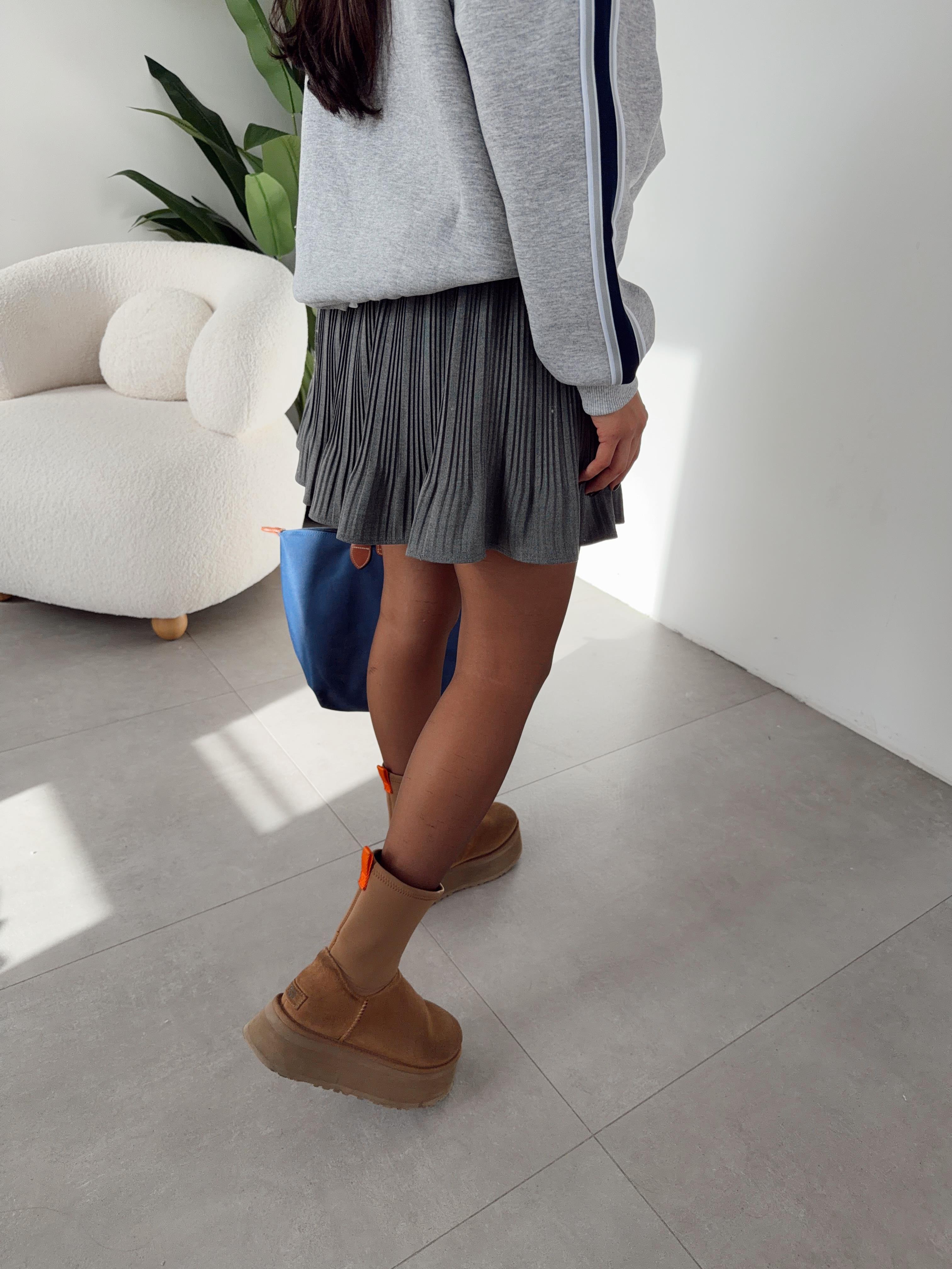 Koyu Gri Pileli Şort Etek