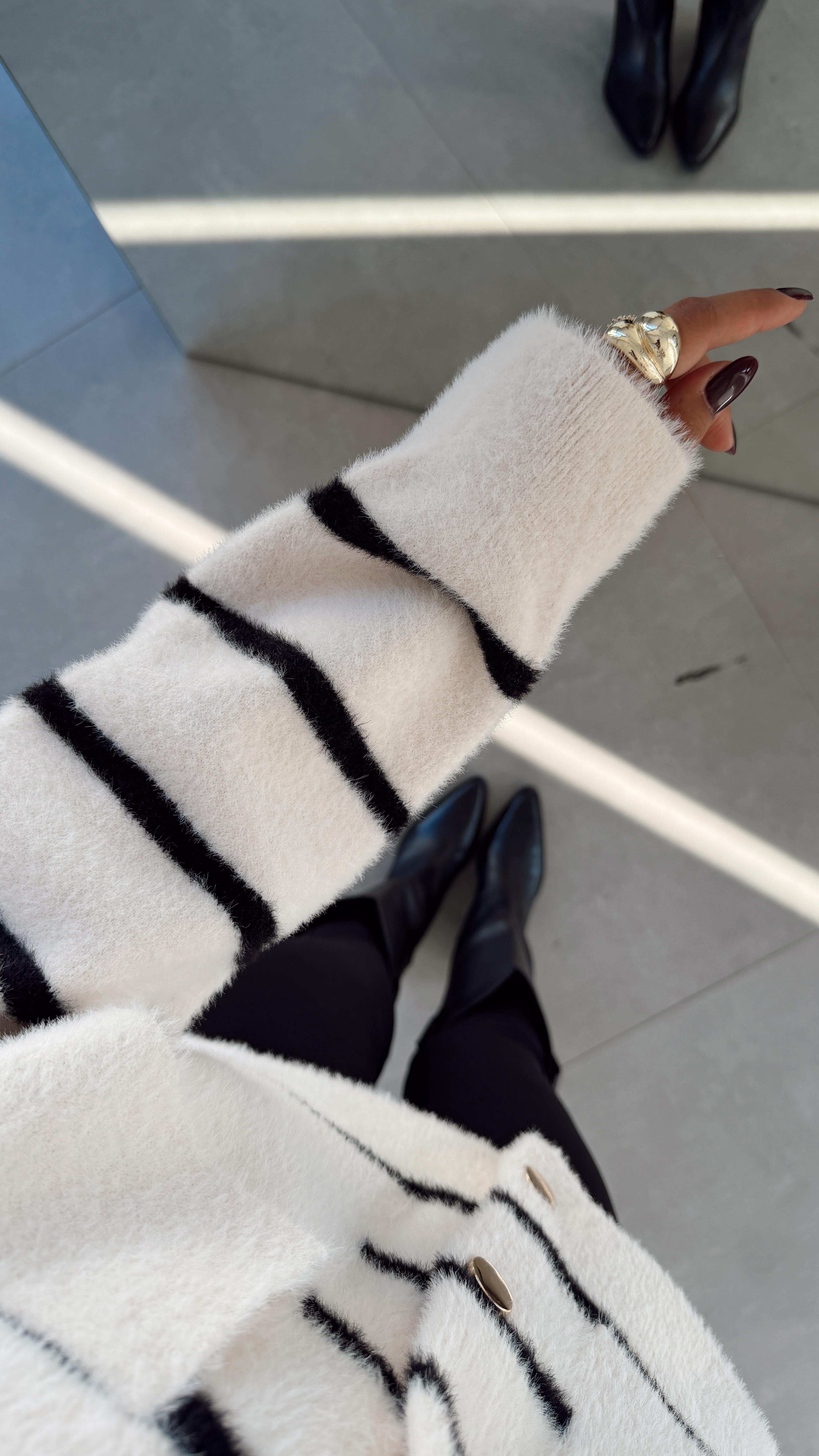 Krem Cepli Kapşonlu Hırka